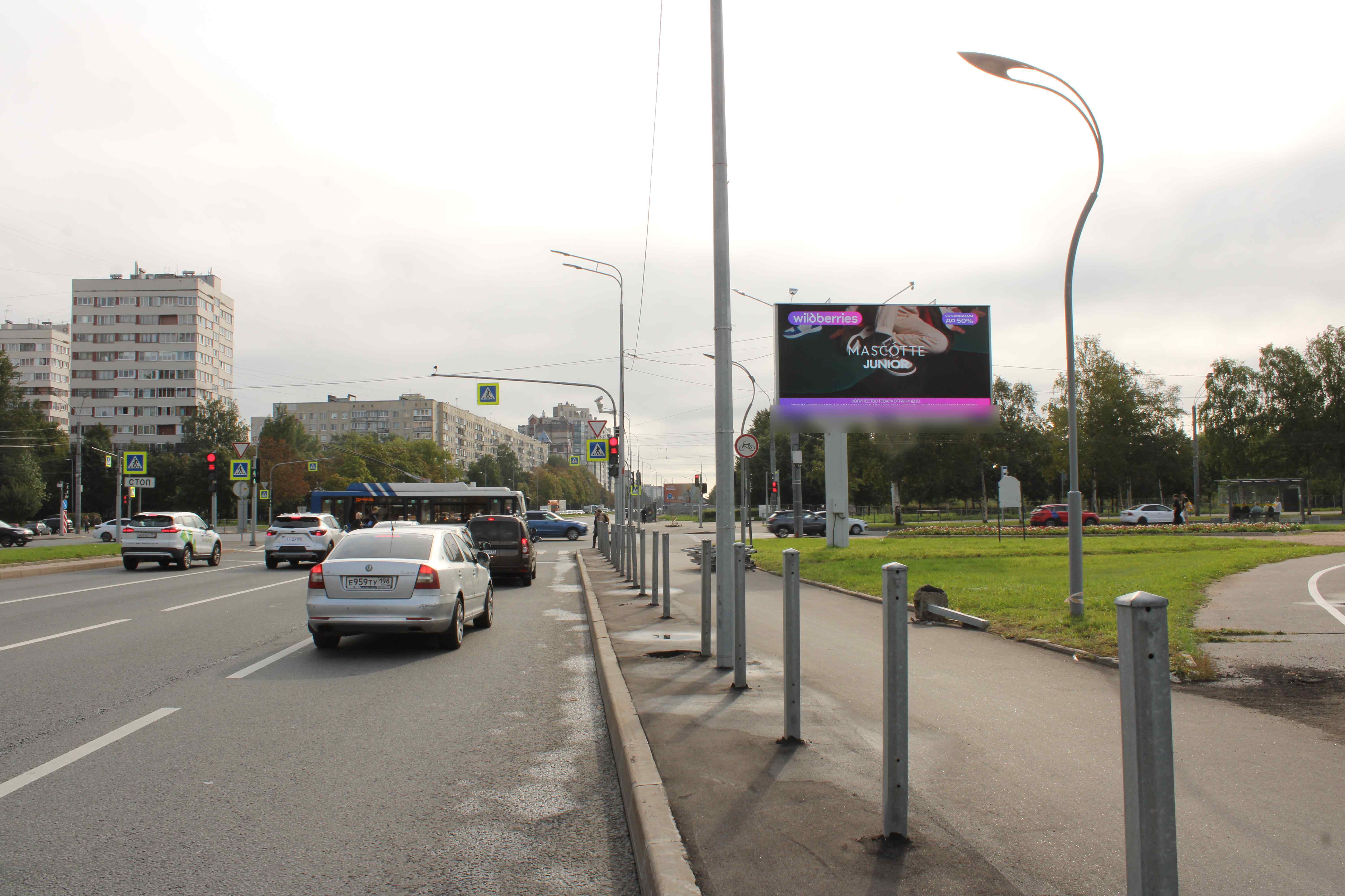 Фотография рекламного носителя, тип: Билборд 3x6, адрес: Луначарского пр-т., д.90, корп.1 Х Светлановский пр-т., Санкт-Петербург, Россия. Сторона А1 №105879