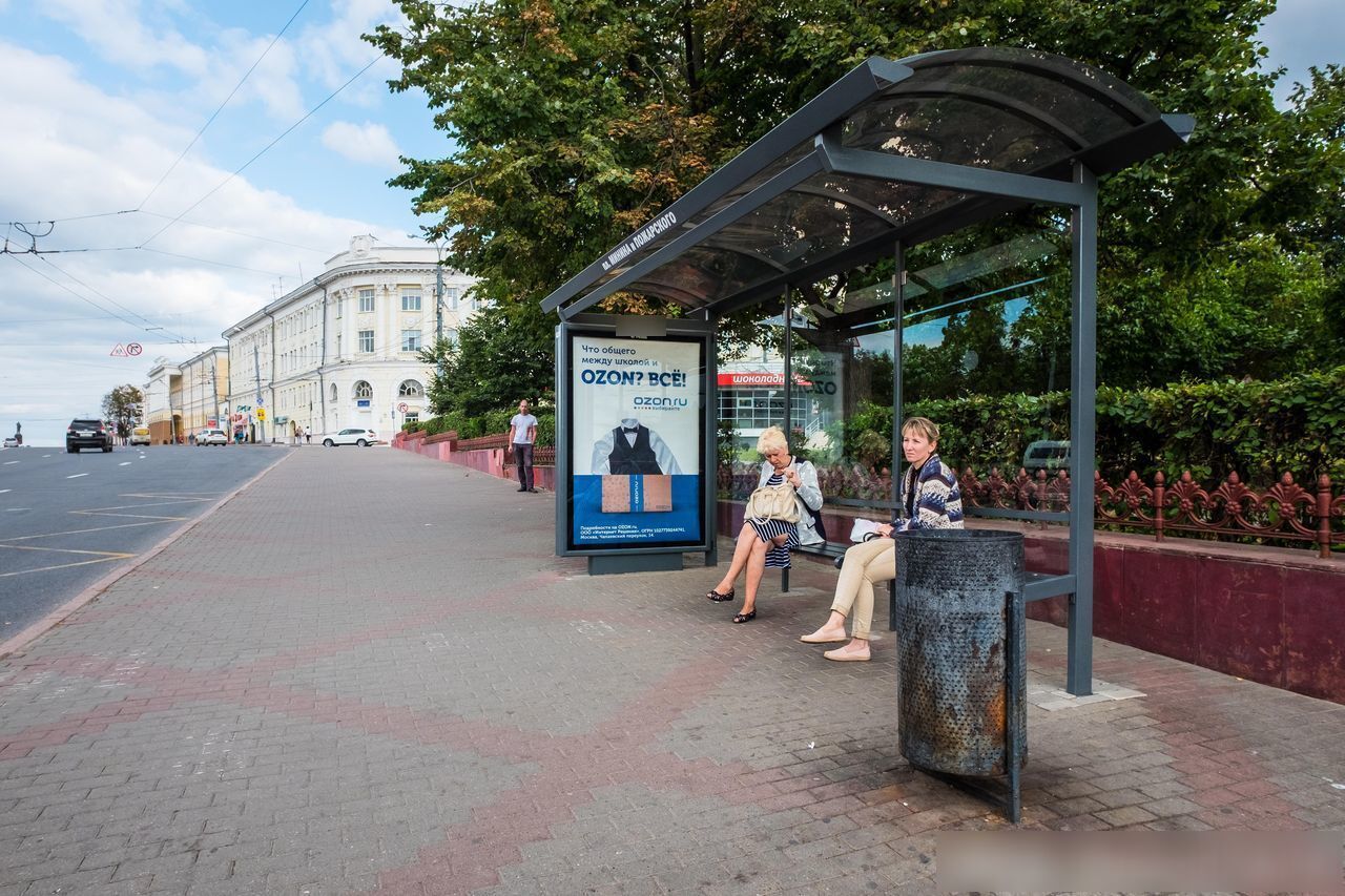 Фотография рекламного носителя, тип: Остановка 1.8x1.2, адрес: Минина пл., ост. Минина пл., у памятника, Нижний Новгород, Нижегородская область, Россия. Сторона А1 №142238