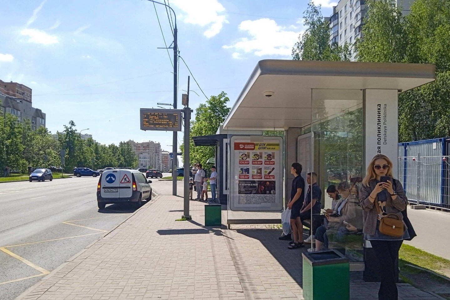 Фотография рекламного носителя, тип: Остановка 1.8x1.2, адрес: Каменка ул., корп.1513, Зеленоград, Москва, Россия. Сторона А №956766