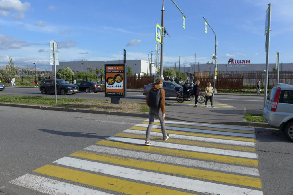 Фотография рекламного носителя, тип: Ситиформат 1.8x1.2, адрес: Строителей ул. X Европейский пр-т., д.3, Кудрово, Ленинградская область, Россия. Сторона A1 №1069375