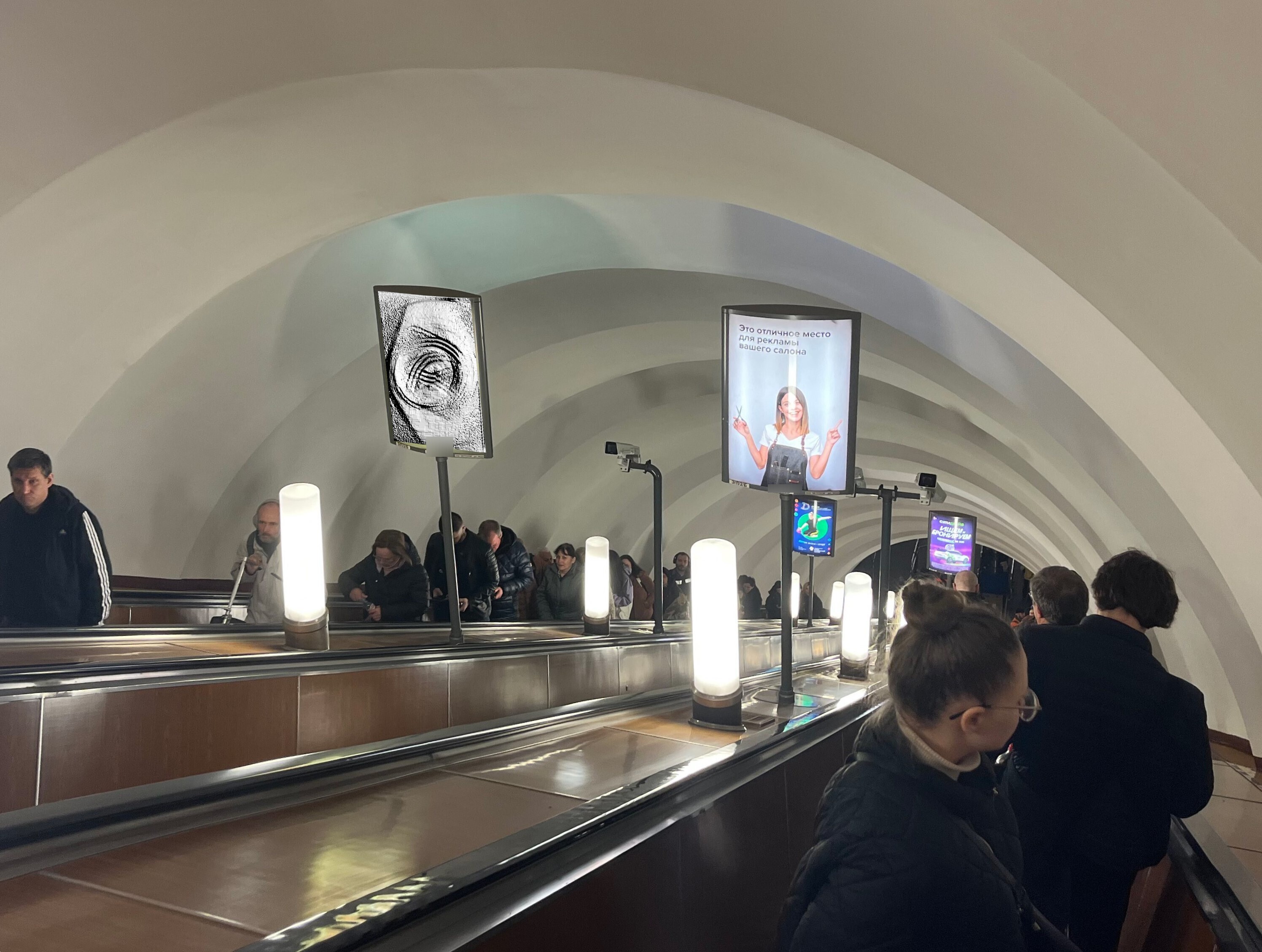 Фотография рекламного носителя, тип: Лайтбокс, адрес: Станция метро «Приморская», линия Невско-Василеостровская, Санкт-Петербург, Россия. Сторона/вариант Б №1060713