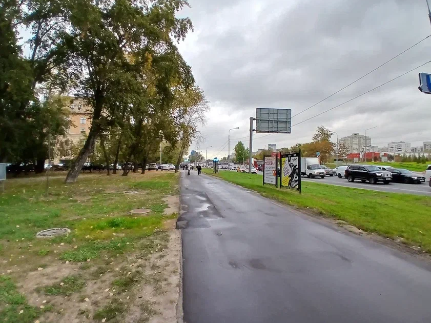 Фотография рекламного носителя, тип: Афиша 1.75x1.8, адрес: Дмитровское ш., д.7, поз.3, стенд 1, Москва, Россия. Сторона B №865166