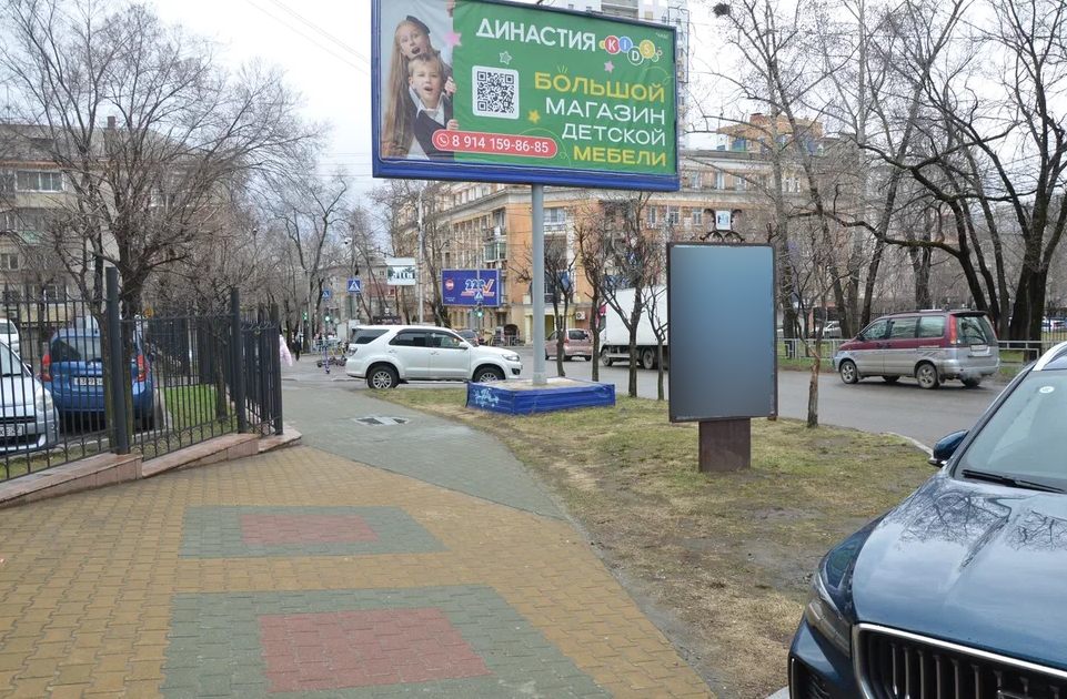 Фотография рекламного носителя, тип: Ситиформат 1.8x1.2, адрес: Ким Ю Чена ул. Х Льва Толстого ул., д.2, Хабаровск, Хабаровский край, Россия. Сторона Б №971602