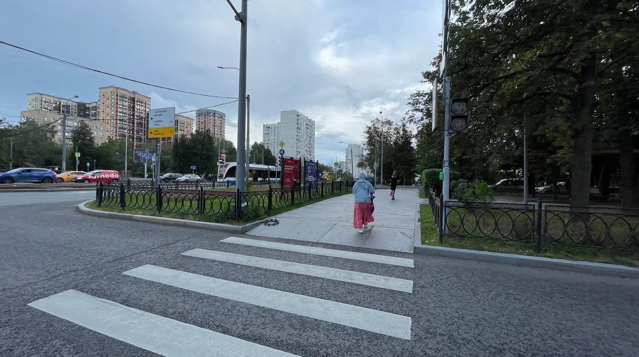 Фотография рекламного носителя, тип: Афиша 1.75x1.8, адрес: Симферопольский б-р. Х Чонгарским б-р., стенд 2, Москва, Россия. Сторона B №1350129