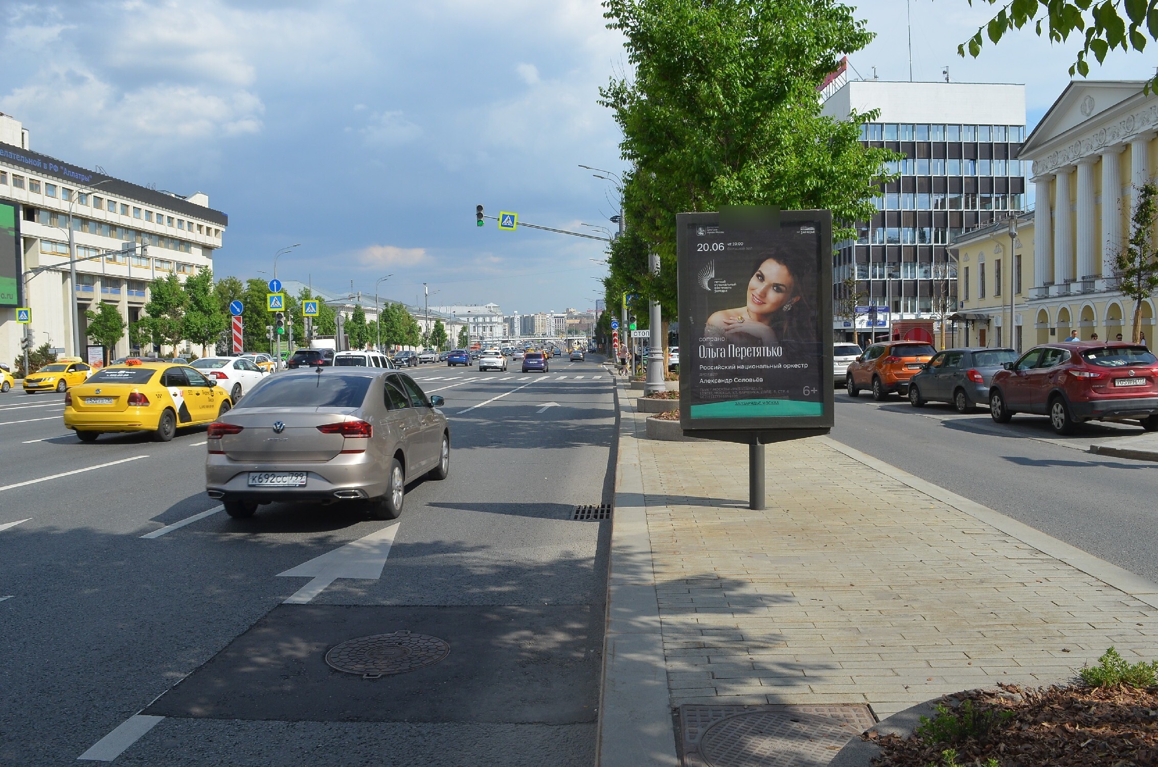 Фотография рекламного носителя, тип: Ситиформат 1.8x1.2, адрес: Зубовский б-р., д.27-29, Москва, Россия. Сторона A1-A5 №723698