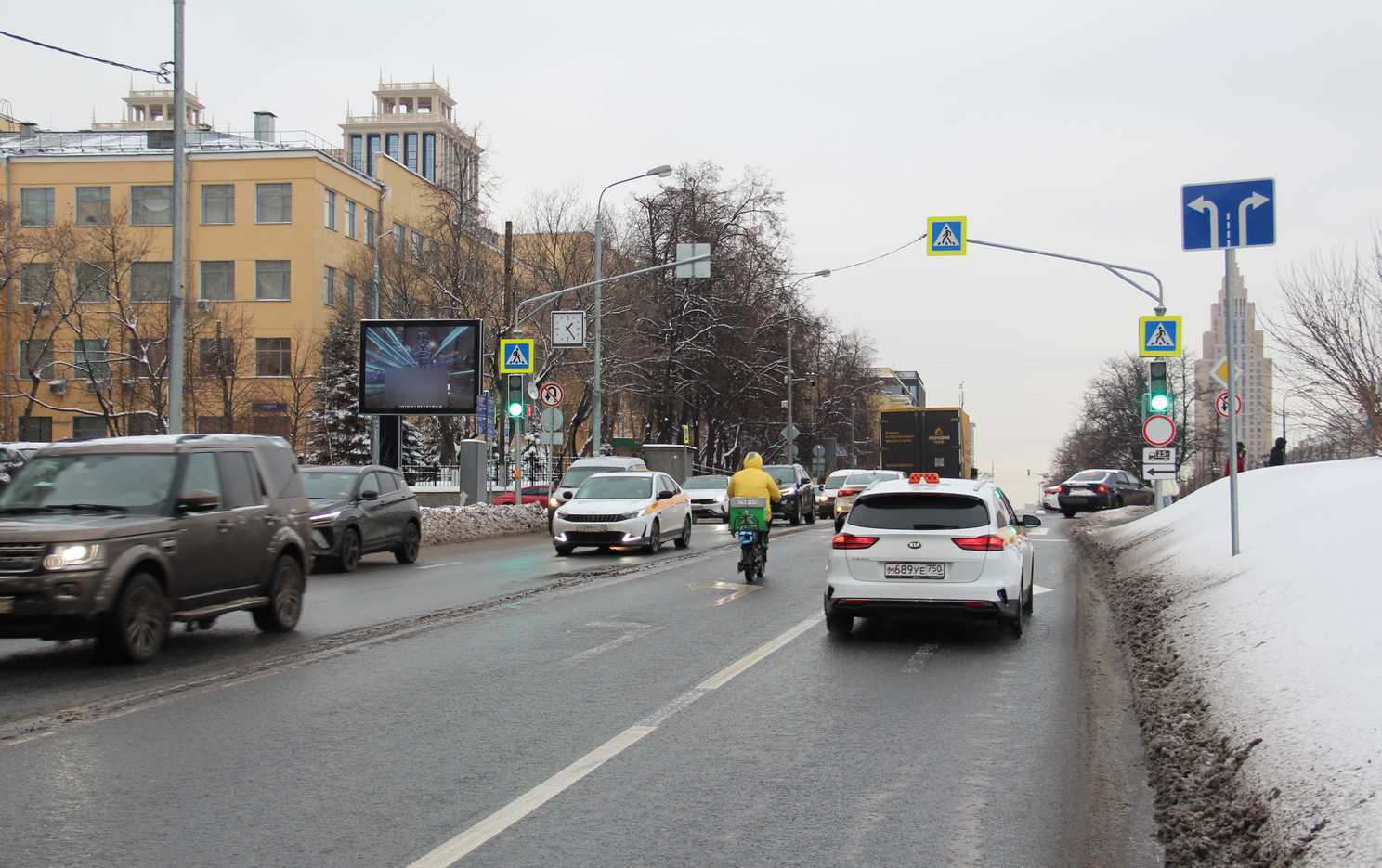 Фотография рекламного носителя, тип: Ситиборд 2.7x3.7, адрес: Ленинградский пр-т., д.1, Москва, Россия. Сторона В1-В6 №1361285
