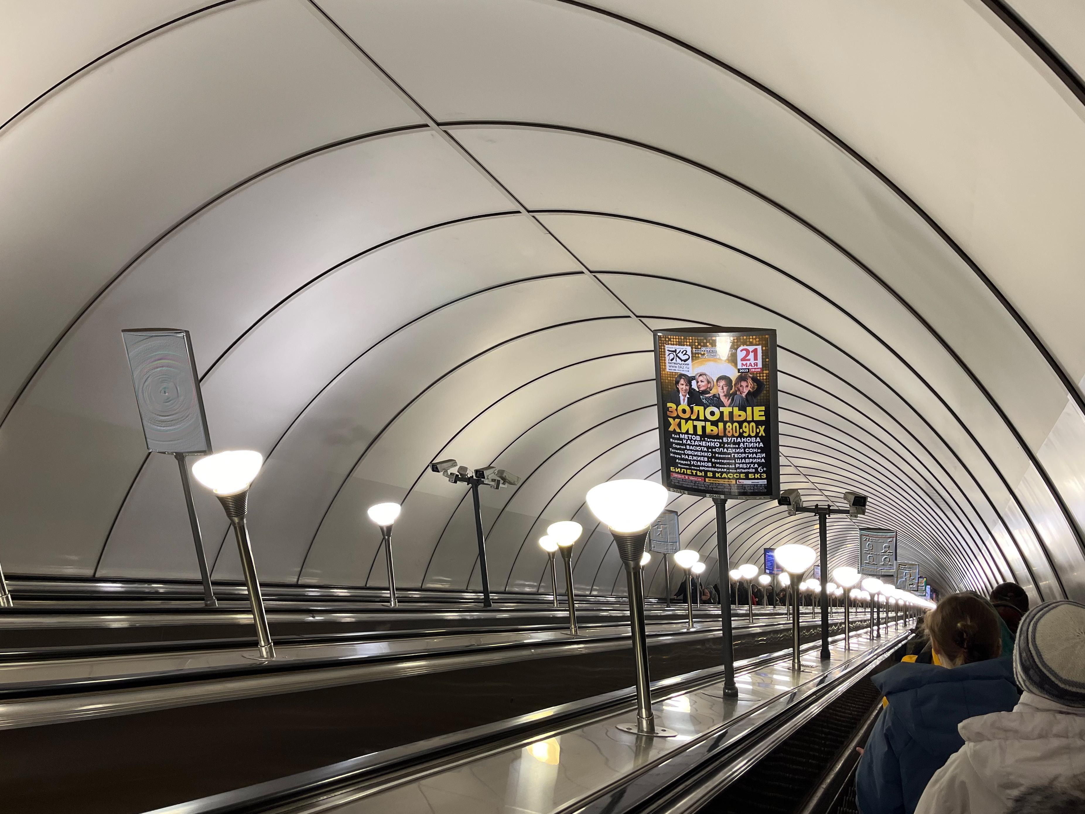 Фотография рекламного носителя, тип: Лайтбокс, адрес: Станция метро «Академическая», линия Кировско-Выборгская, Санкт-Петербург, Россия. Сторона/вариант Б №1384231