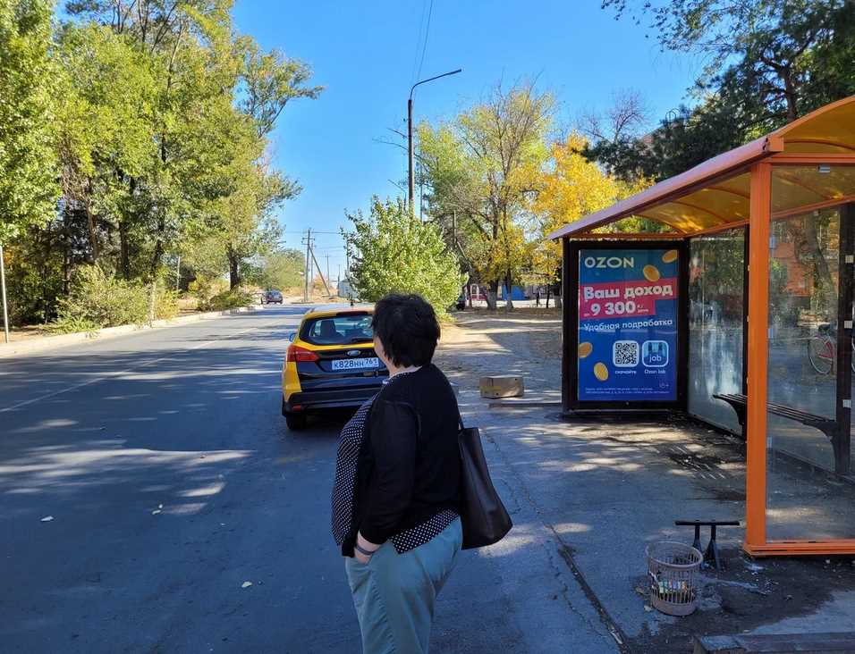 Фотография рекламного носителя, тип: Остановка 1.8x1.2, адрес: Высоковольная ул., д.20, Колледж, Новочеркасск, Ростовская область, Россия. Сторона A №1371282