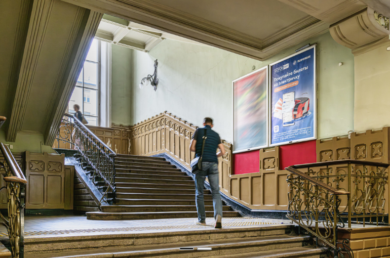 Фотография рекламного носителя, тип: Постер/баннер, адрес: ЖД вокзал «Витебский», Загородный пр-т., д.52А, Санкт-Петербург, Россия. Сторона/вариант А №991138