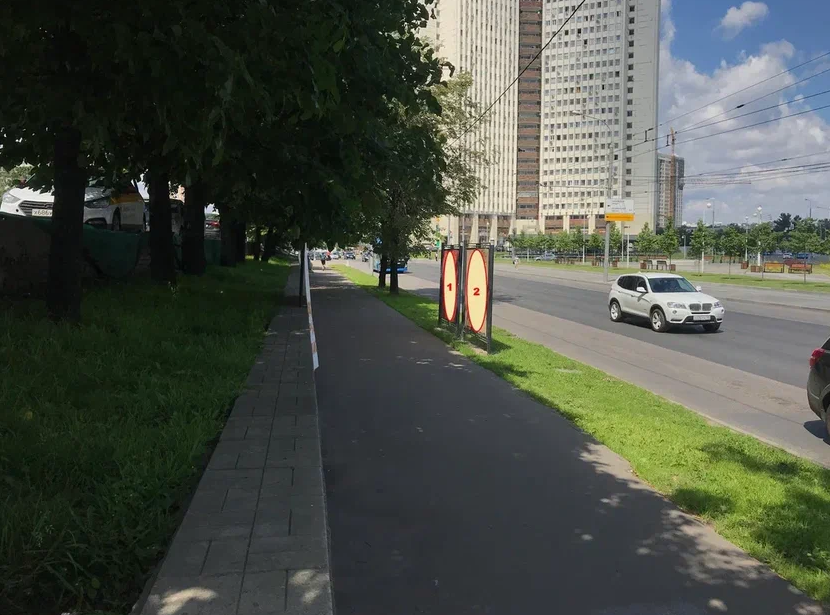 Фотография рекламного носителя, тип: Афиша 1.75x1.8, адрес: Коровинское ш., д.1, стенд 2, Москва, Россия. Сторона B №883209