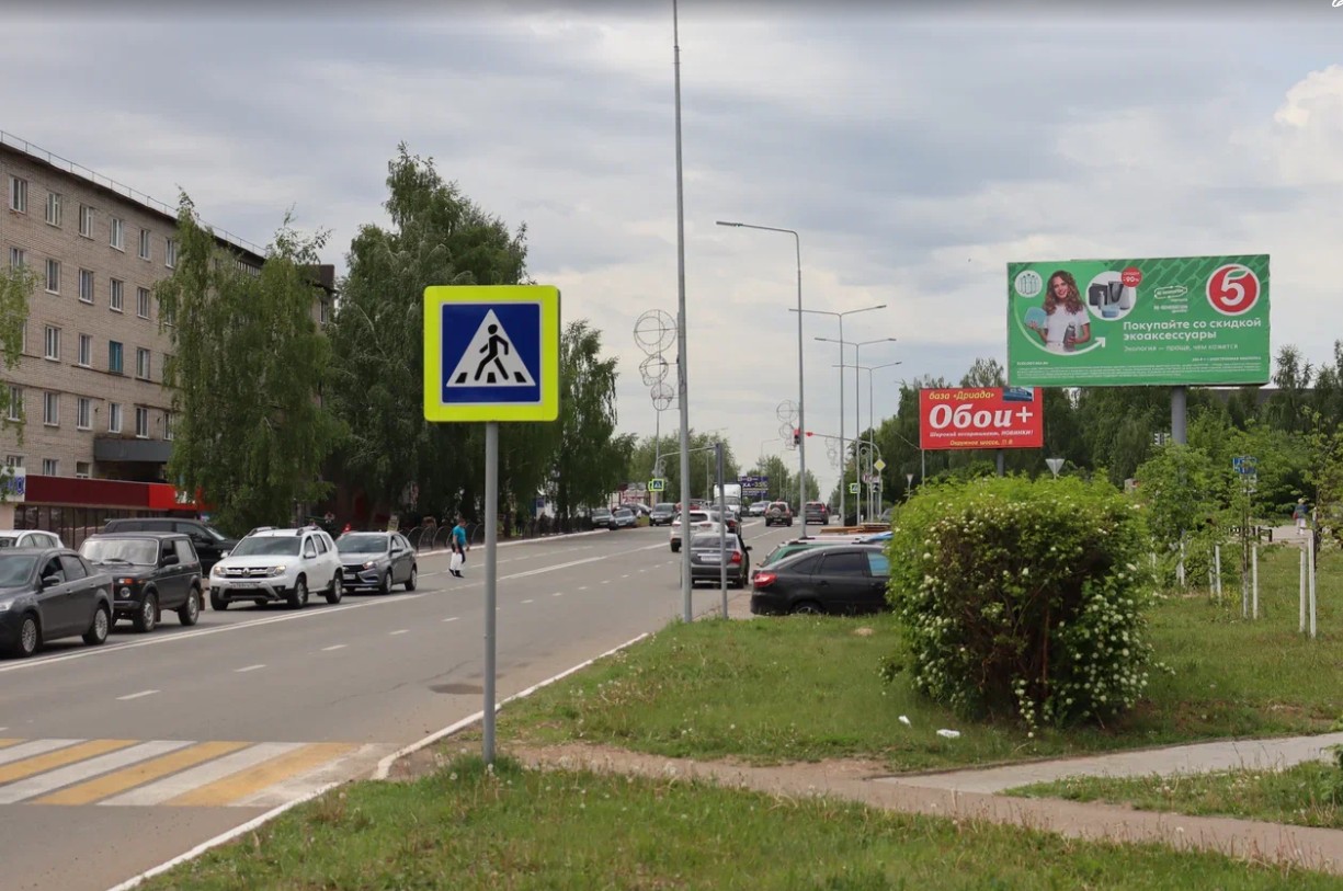 Фотография рекламного носителя, тип: Билборд 3x6, адрес: Нефтяников пр-т., н-в Лада центр, Елабуга, Республика Татарстан, Россия. Сторона A №1378546
