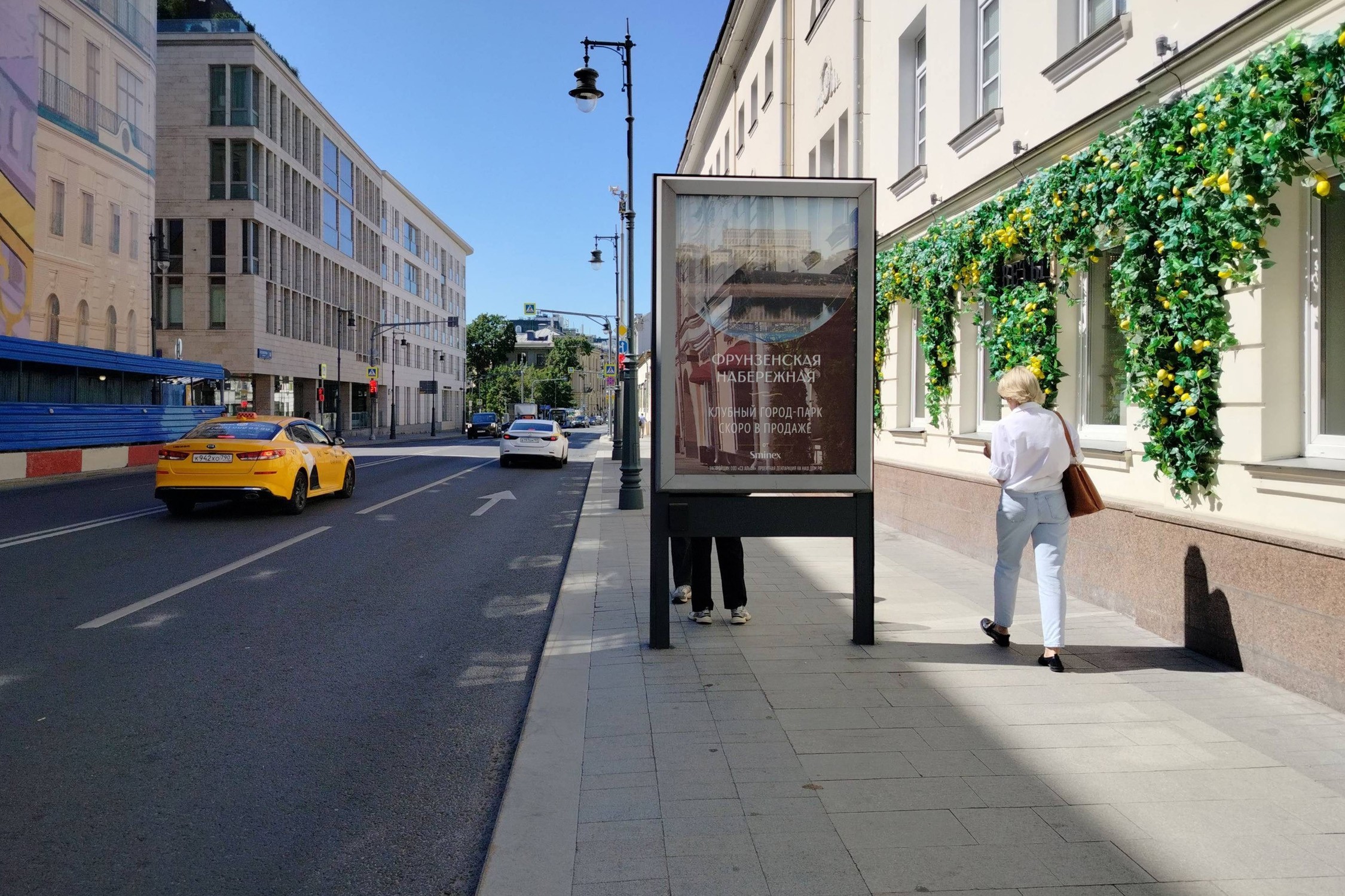 Фотография рекламного носителя, тип: Ситиформат 1.8x1.2, адрес: Остоженка ул., д.10, Москва, Россия. Сторона А1-А5 №436734