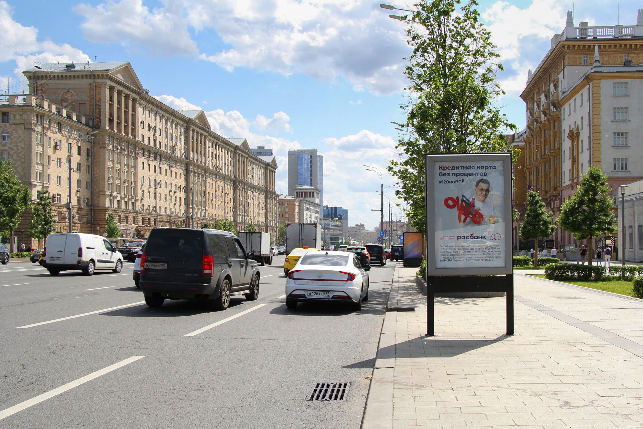 Фотография рекламного носителя, тип: Ситиформат 1.8x1.2, адрес: Новинский б-р., д.27, Москва, Россия. Сторона А1-А5 №502111