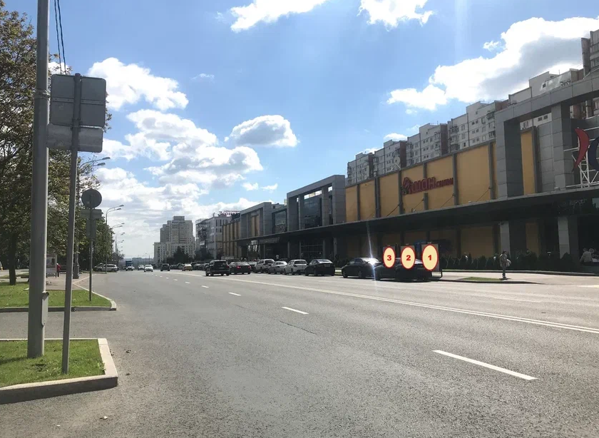 Фотография рекламного носителя, тип: Афиша 1.75x1.8, адрес: Миклухо-Маклая ул., д.32, корп.1, стенд 2, Москва, Россия. Сторона A №1381733