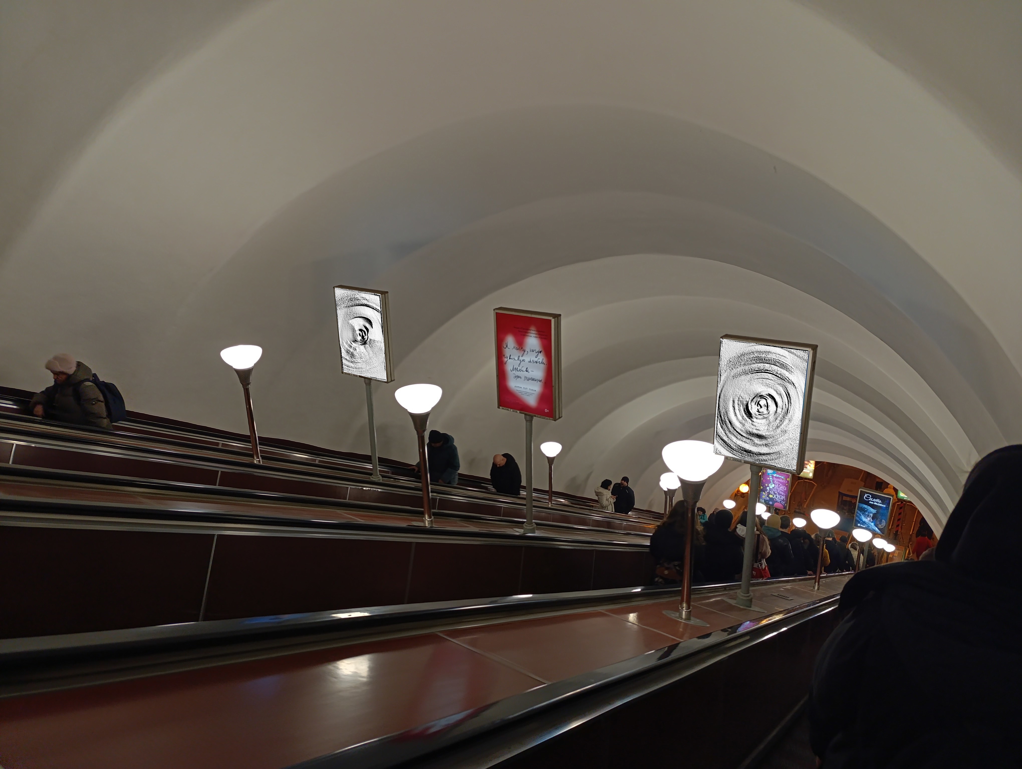 Фотография рекламного носителя, тип: Лайтбокс, адрес: Станция метро «Проспект Просвещения», линия Московско-Петроградская, Санкт-Петербург, Россия. Сторона/вариант Б №1606017