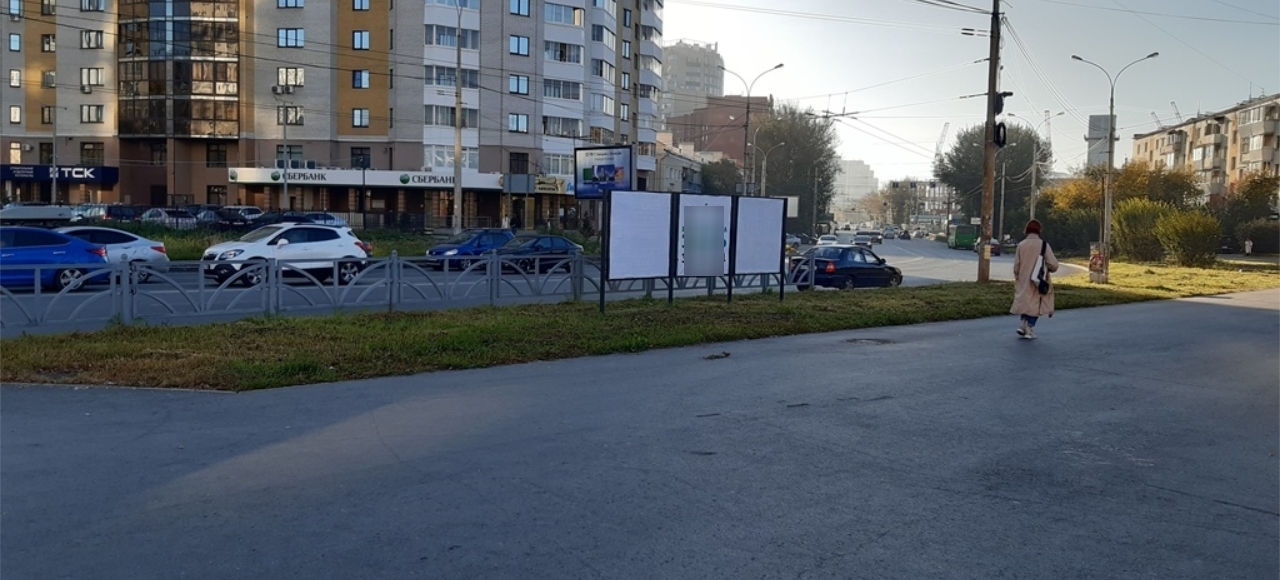 Фотография рекламного носителя, тип: Уличный информационный стенд, адрес: Белинского ул. X Фучика ул., Екатеринбург, Свердловская область, Россия. Сторона В3 №1330644