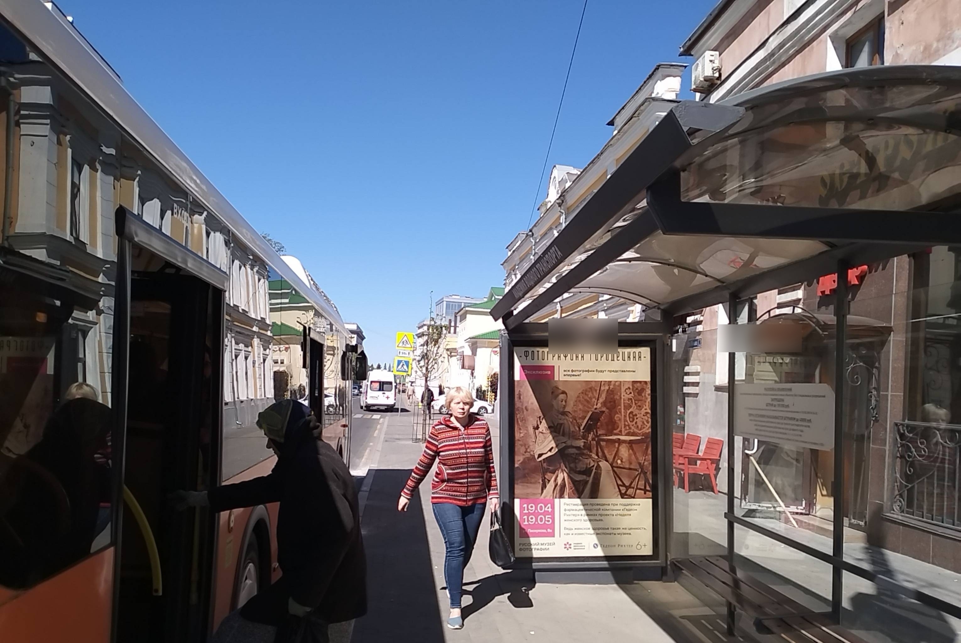 Фотография рекламного носителя, тип: Остановка 1.8x1.2, адрес: Минина ул., ост. Академия водного транспорта, Нижний Новгород, Нижегородская область, Россия. Сторона А №142244