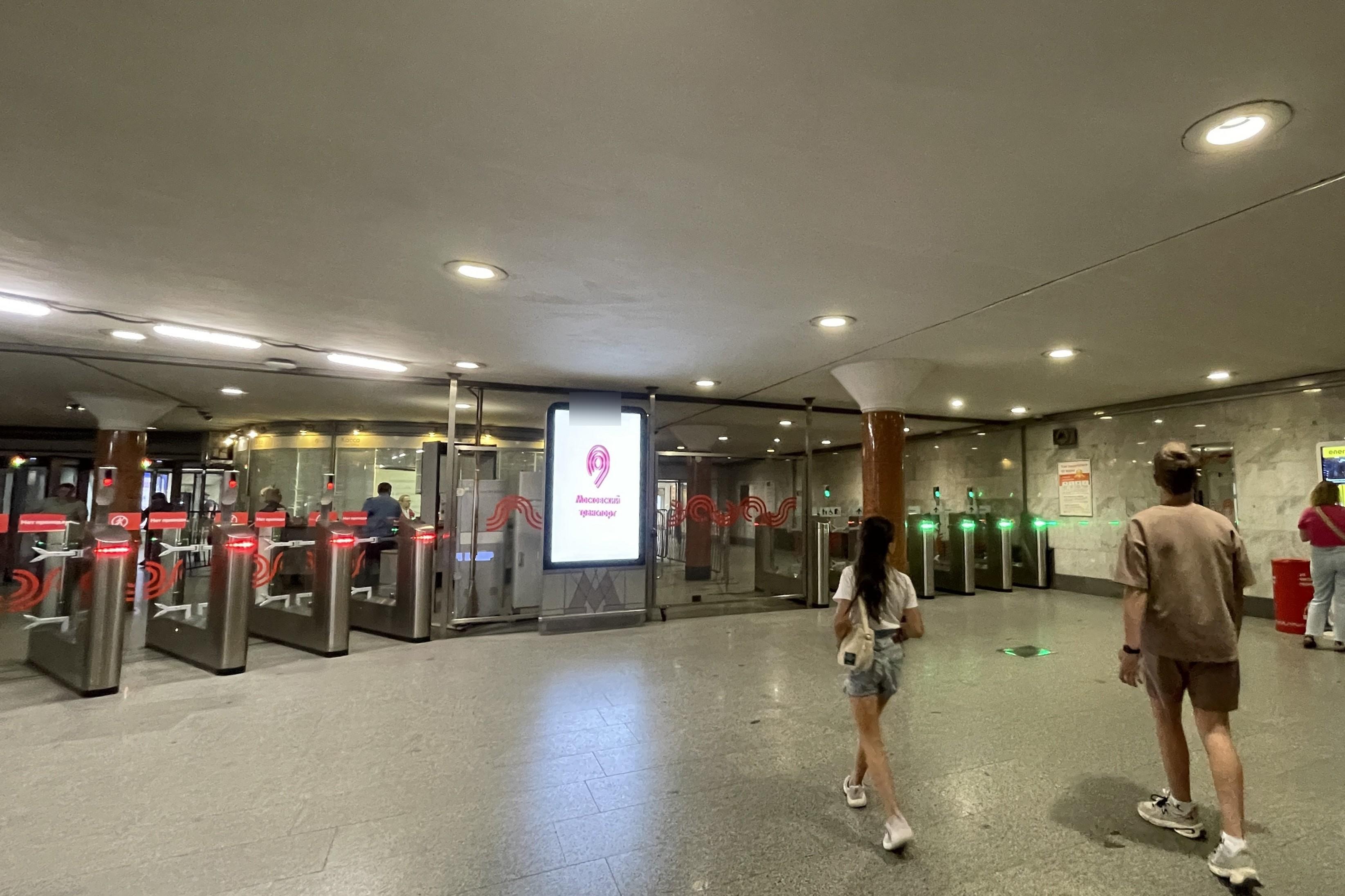 Фотография рекламного носителя, тип: Видеоэкран, адрес: Станция метро «Аннино», линия Серпуховско-Тимирязевская, Москва, Россия. Сторона/вариант А1 №1419970