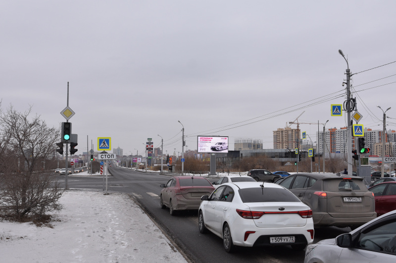 Фотография рекламного носителя, тип: Билборд 3x6, адрес: Алебашевская ул. Х Газовиков ул., Тюмень, Тюменская область, Россия. Сторона A1-A10 №1329817