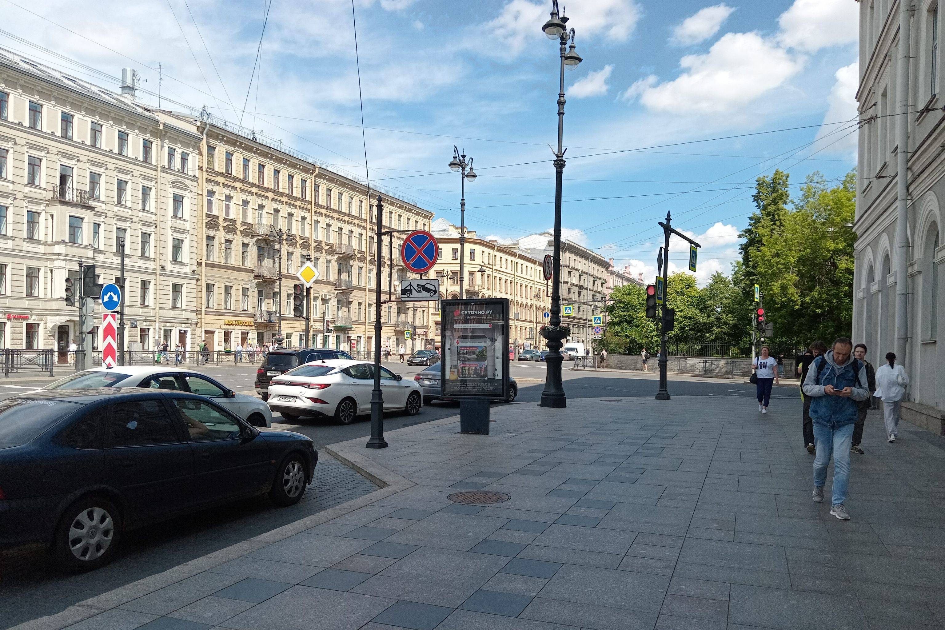 Фотография рекламного носителя, тип: Ситиформат 1.8x1.2, адрес: Лиговский пр-т., д.10 Х 2-я Советская ул., Санкт-Петербург, Россия. Сторона А1-А4 №687412