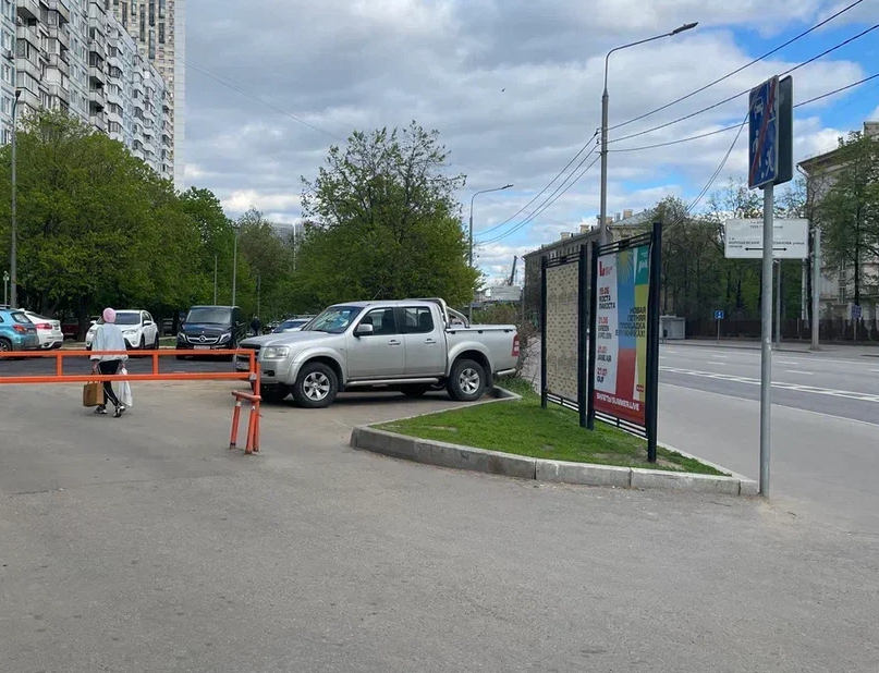 Фотография рекламного носителя, тип: Афиша 1.75x1.8, адрес: Хорошевское ш., д.24, стенд 2, Москва, Россия. Сторона B №887520