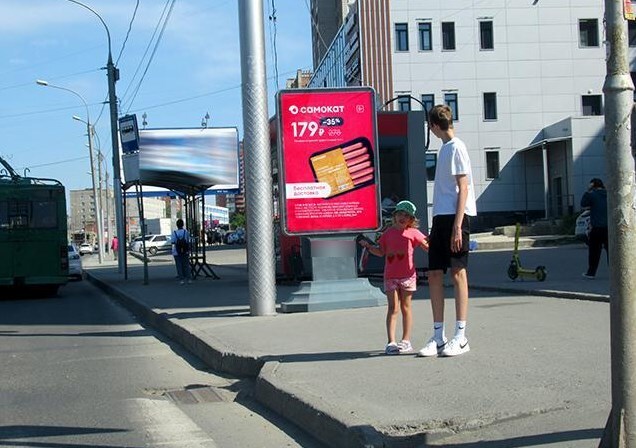 Фотография рекламного носителя, тип: Ситиформат 1.8x1.2, адрес: Кошурникова ул. Х Бориса Богаткова ул., д.213, Новосибирск, Новосибирская область, Россия. Сторона А №194946