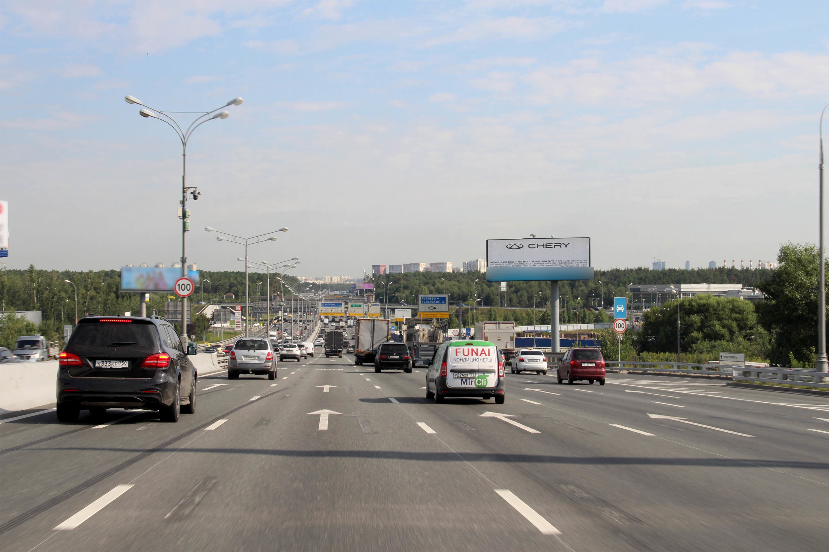 Фотография рекламного носителя, тип: Суперсайт 5x15, адрес: Рублёвское ш. Х МКАД, Москва, Россия. Сторона А1 №126772