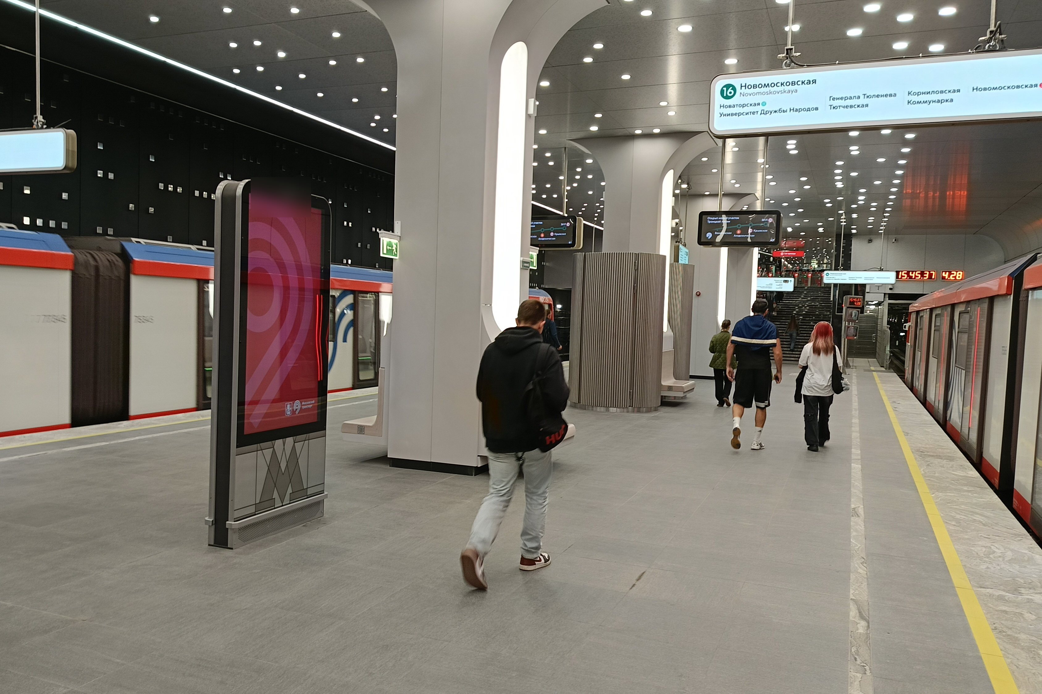 Фотография рекламного носителя, тип: Видеоэкран, адрес: Станция метро «Вавиловская», линия Троицкая, Москва, Россия. Сторона/вариант А2 №1405032