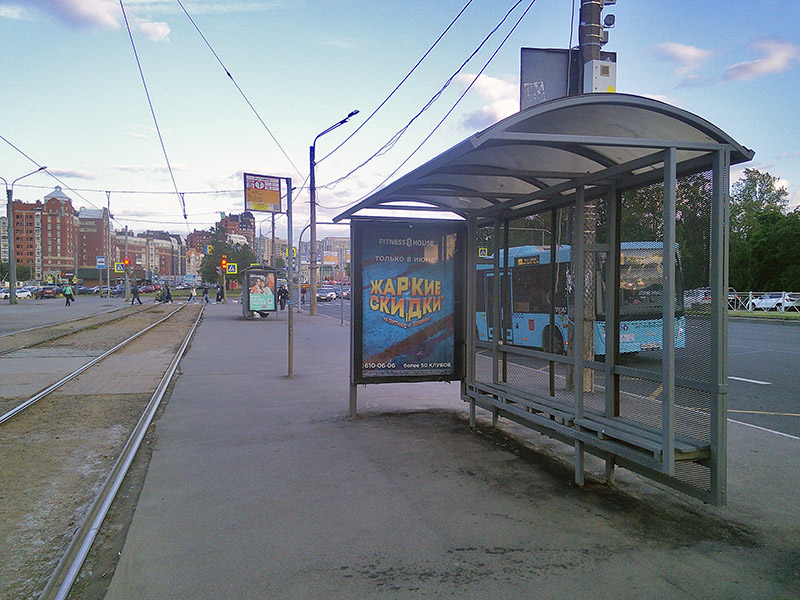 Фотография рекламного носителя, тип: Остановка 1.8x1.2, адрес: Выборгское ш., д.1, поз.3, Санкт-Петербург, Россия. Сторона В №164334