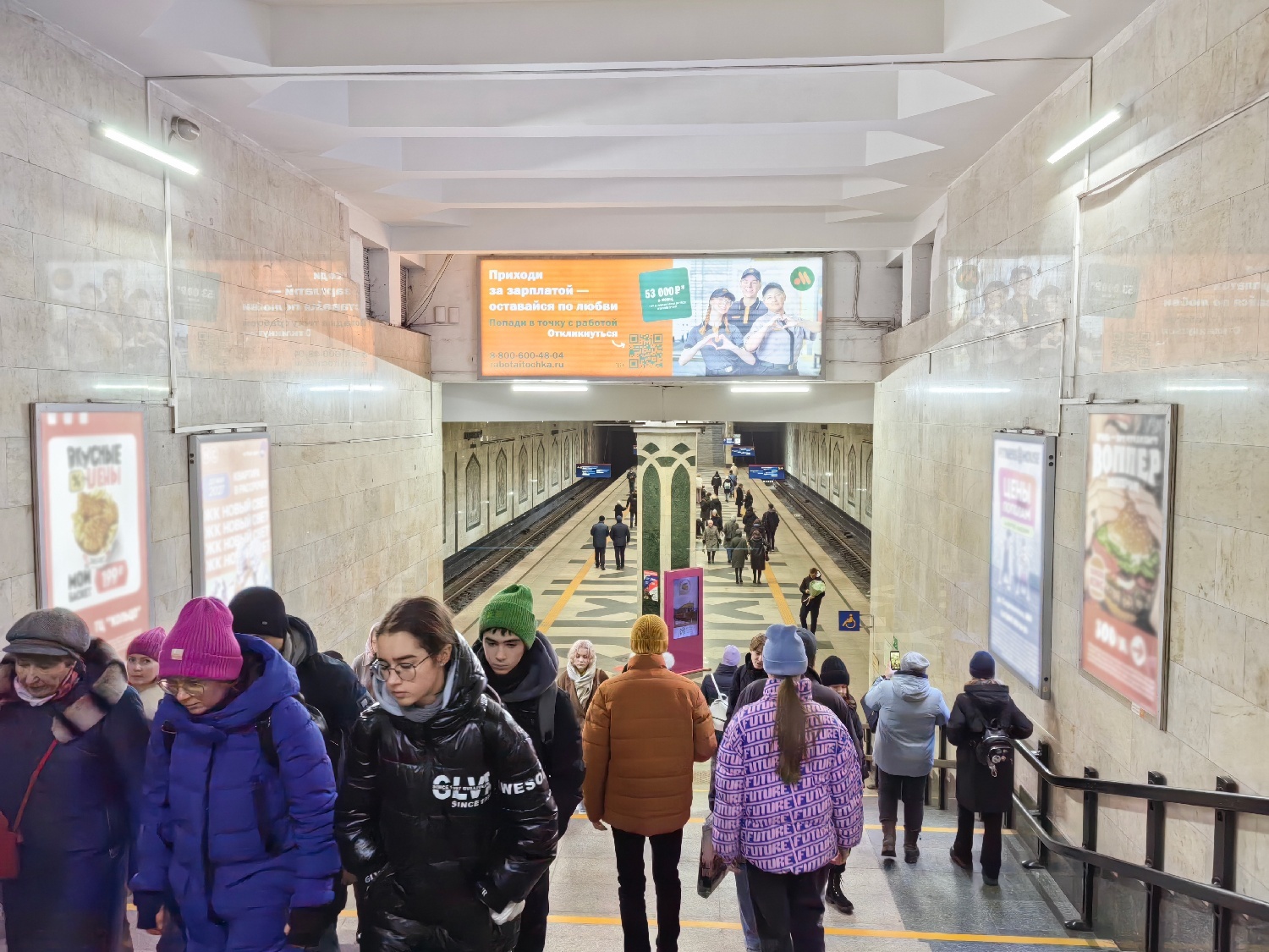 Фотография рекламного носителя, тип: Видеоэкран, адрес: Станция метро «Площадь Тукая», Казань, Республика Татарстан, Россия. Сторона/вариант №1349919