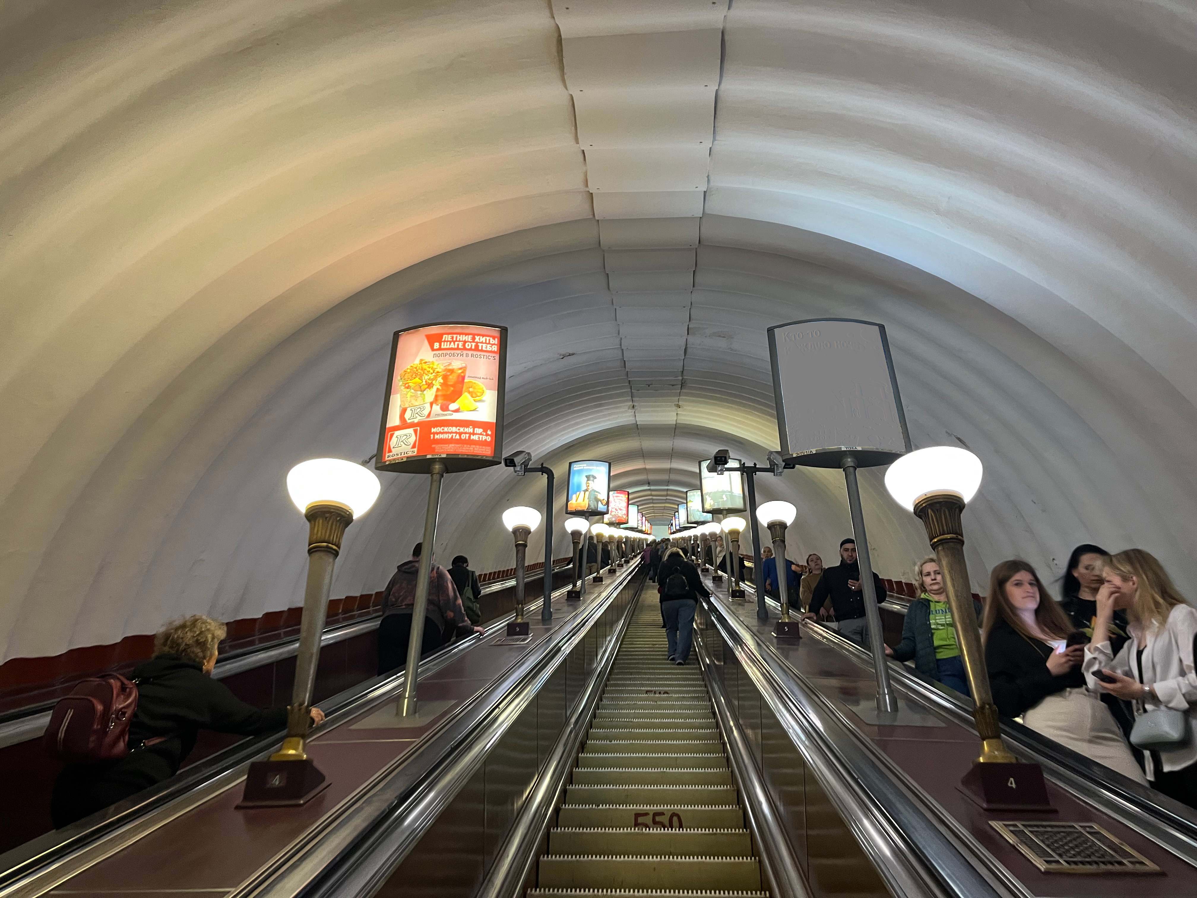 Фотография рекламного носителя, тип: Лайтбокс, адрес: Станция метро «Сенная площадь», линия Московско-Петроградская, Санкт-Петербург, Россия. Сторона/вариант А №1606024