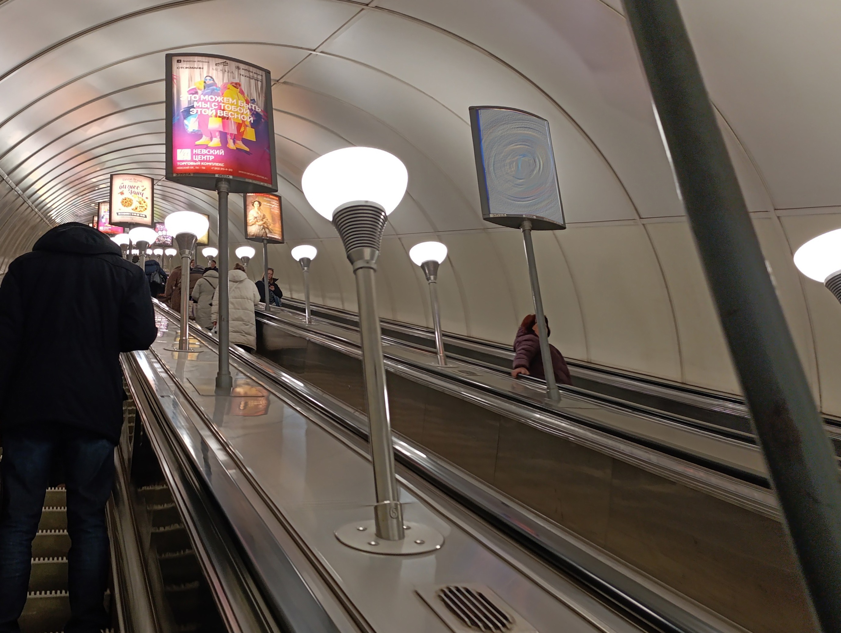 Фотография рекламного носителя, тип: Лайтбокс, адрес: Станция метро «Невский пр.», линия Московско-Петроградская, Санкт-Петербург, Россия. Сторона/вариант А №1606161