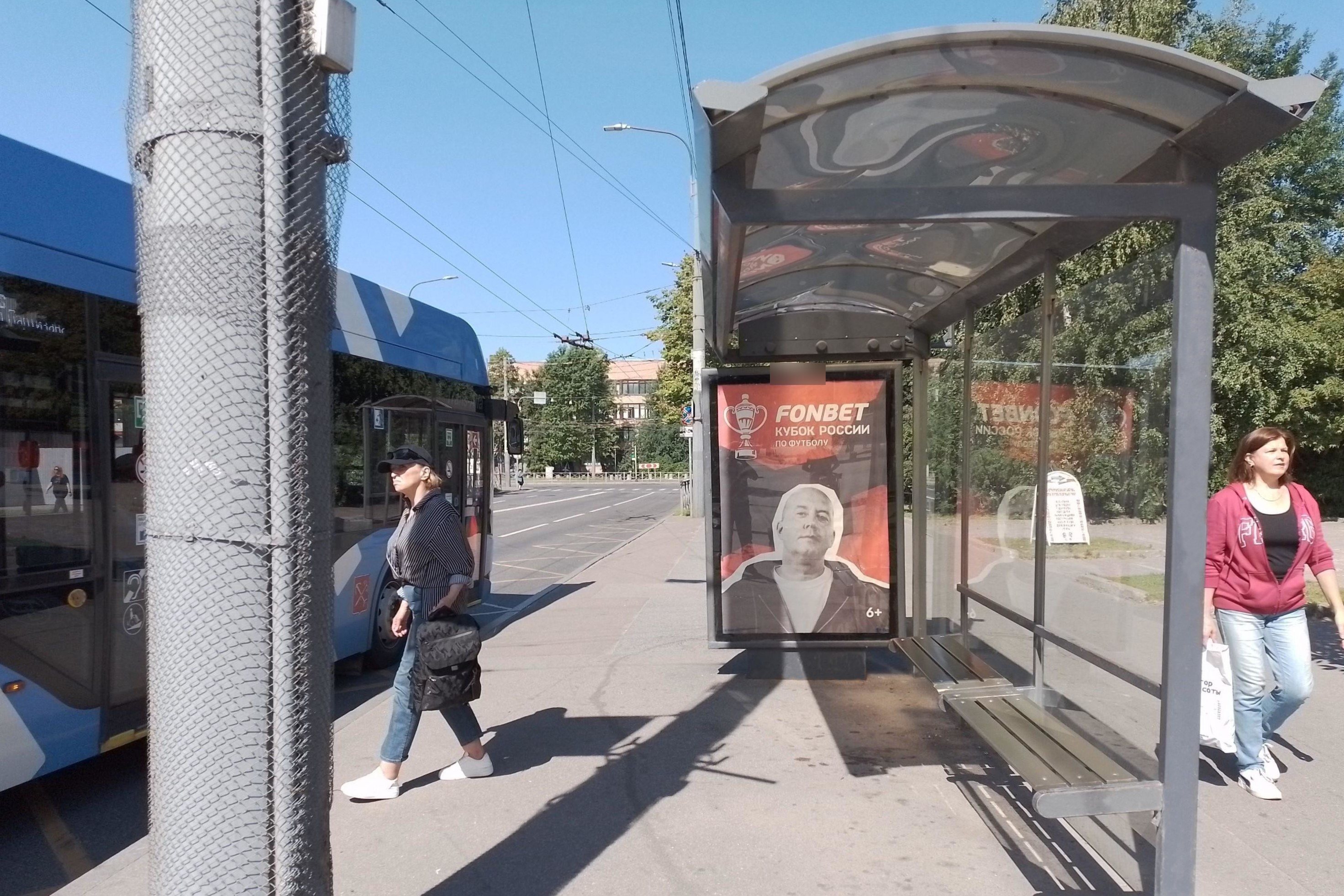 Фотография рекламного носителя, тип: Остановка 1.8x1.2, адрес: Васи Алексеева ул., д.1 Х Стачек пр-т., поз.1, Санкт-Петербург, Россия. Сторона А №138242