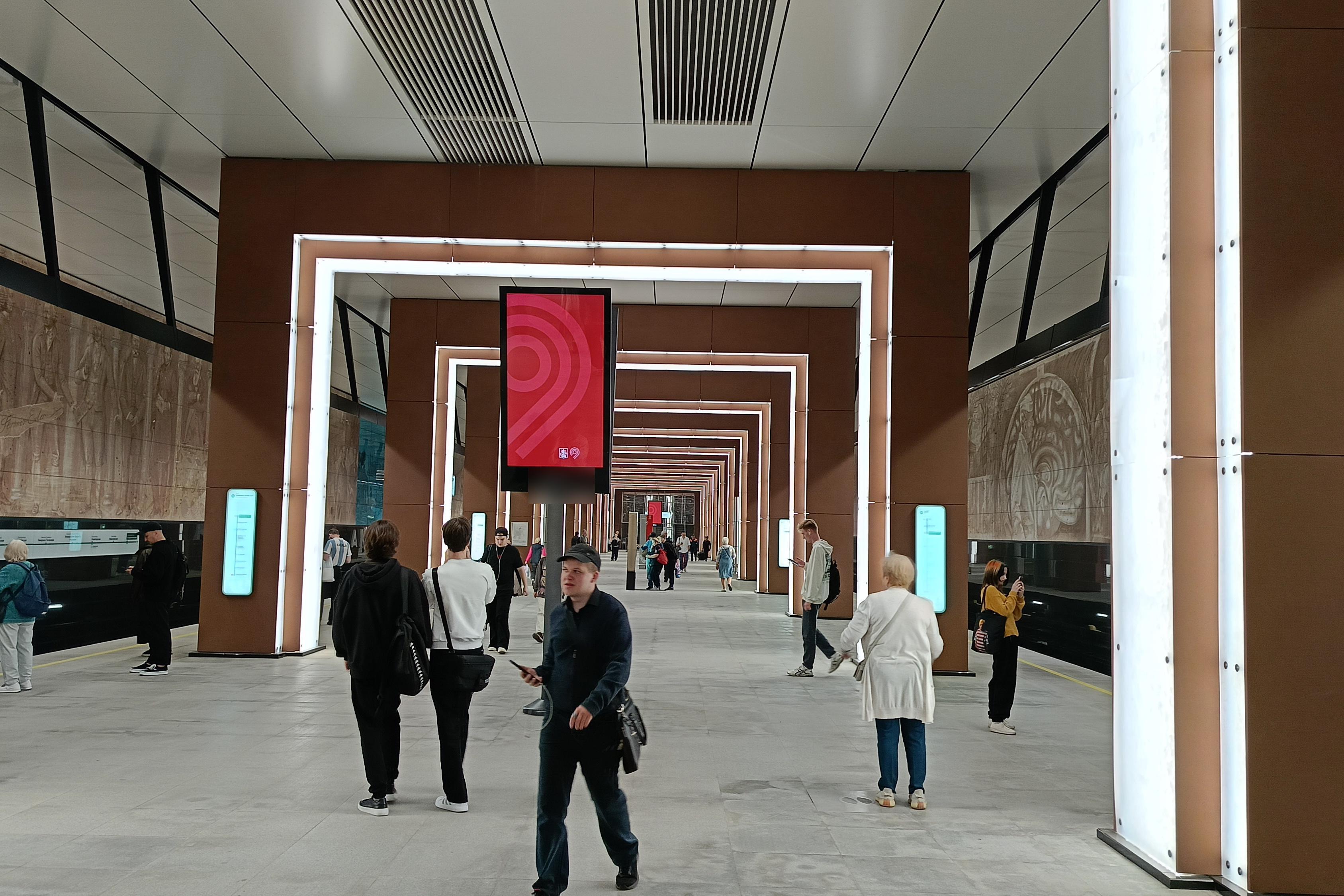 Фотография рекламного носителя, тип: Видеоэкран, адрес: Станция метро «Академическая», линия Троицкая, Москва, Россия. Сторона/вариант А1 №1419929
