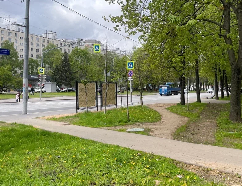 Фотография рекламного носителя, тип: Афиша 1.75x1.8, адрес: Коровинское ш., д.2, стенд 2, Москва, Россия. Сторона B №882567