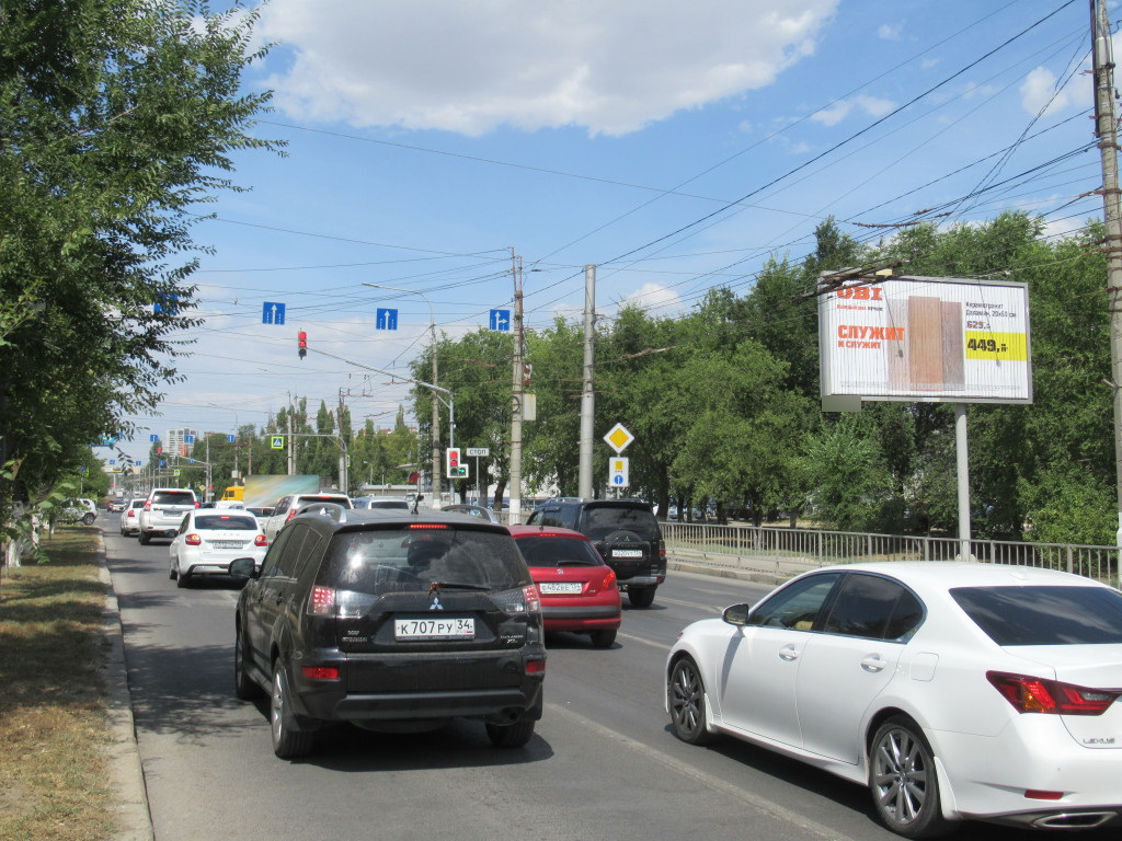 Фотография рекламного носителя, тип: Билборд 3x6, адрес: Жукова пр-т. Х Качинцев ул., Волгоград, Волгоградская область, Россия. Сторона А1-А3 №111194