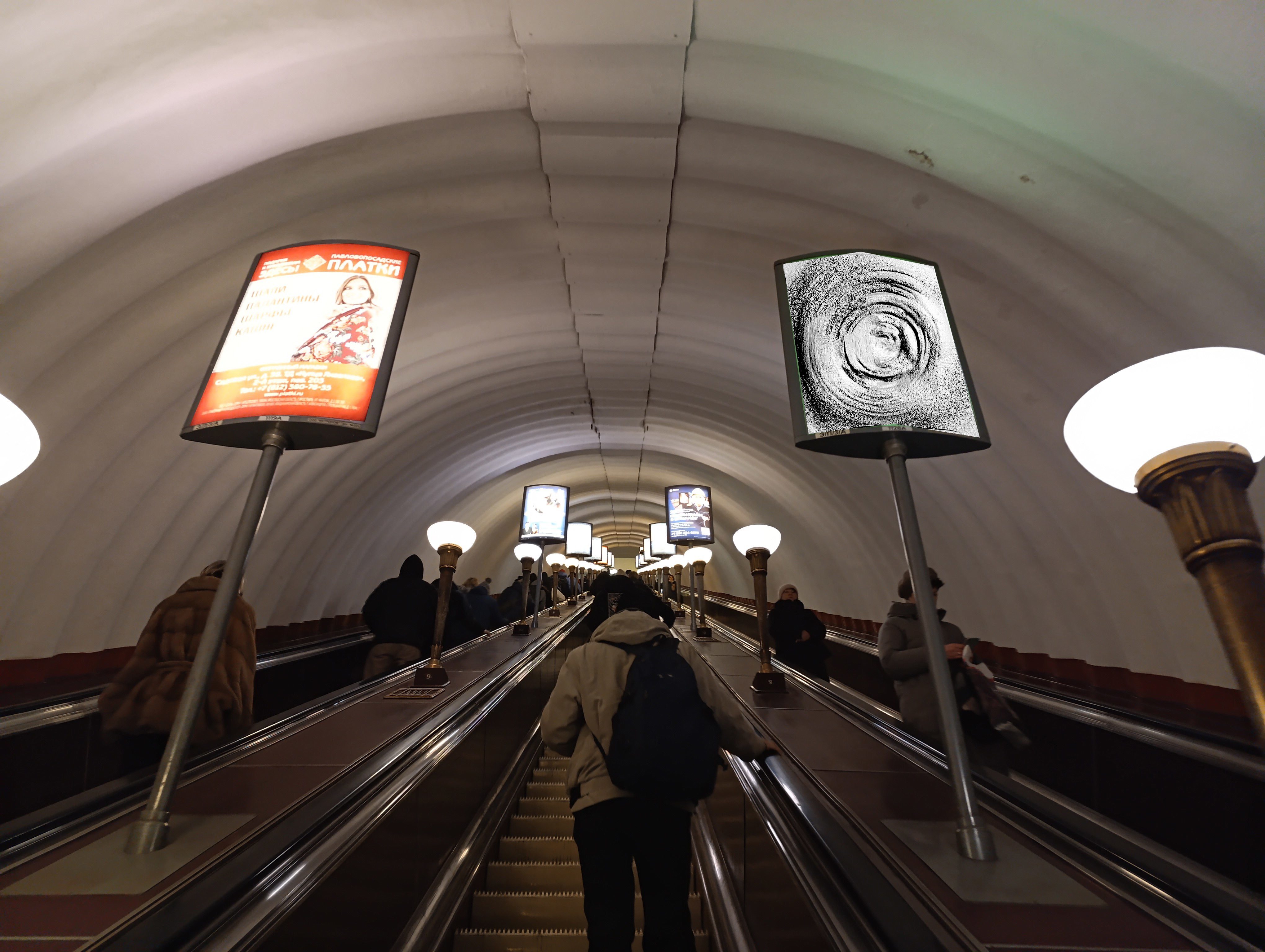 Фотография рекламного носителя, тип: Лайтбокс, адрес: Станция метро «Сенная площадь», линия Московско-Петроградская, Санкт-Петербург, Россия. Сторона/вариант А №1606026