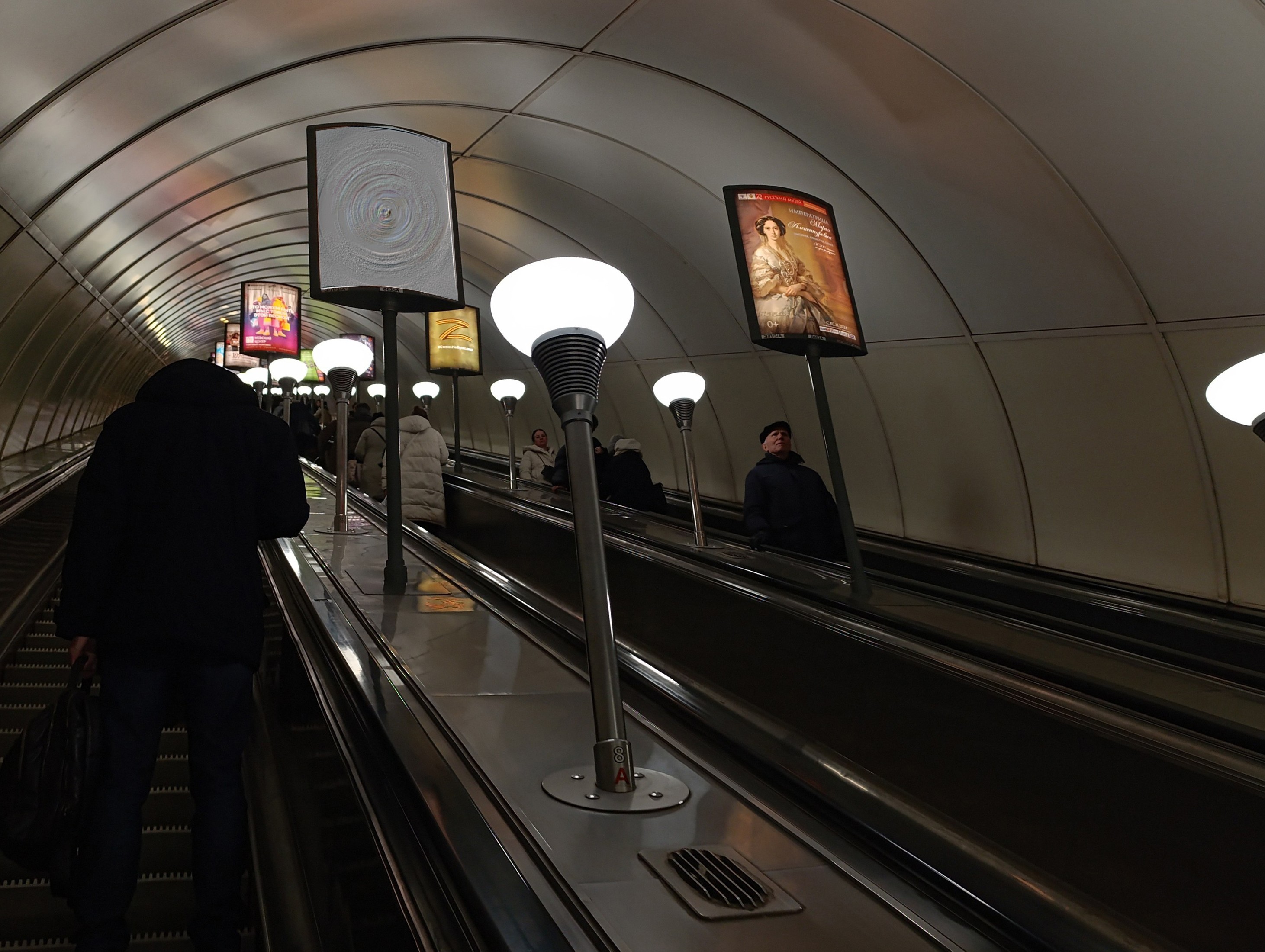 Фотография рекламного носителя, тип: Лайтбокс, адрес: Станция метро «Невский пр.», линия Московско-Петроградская, Санкт-Петербург, Россия. Сторона/вариант А №1606162