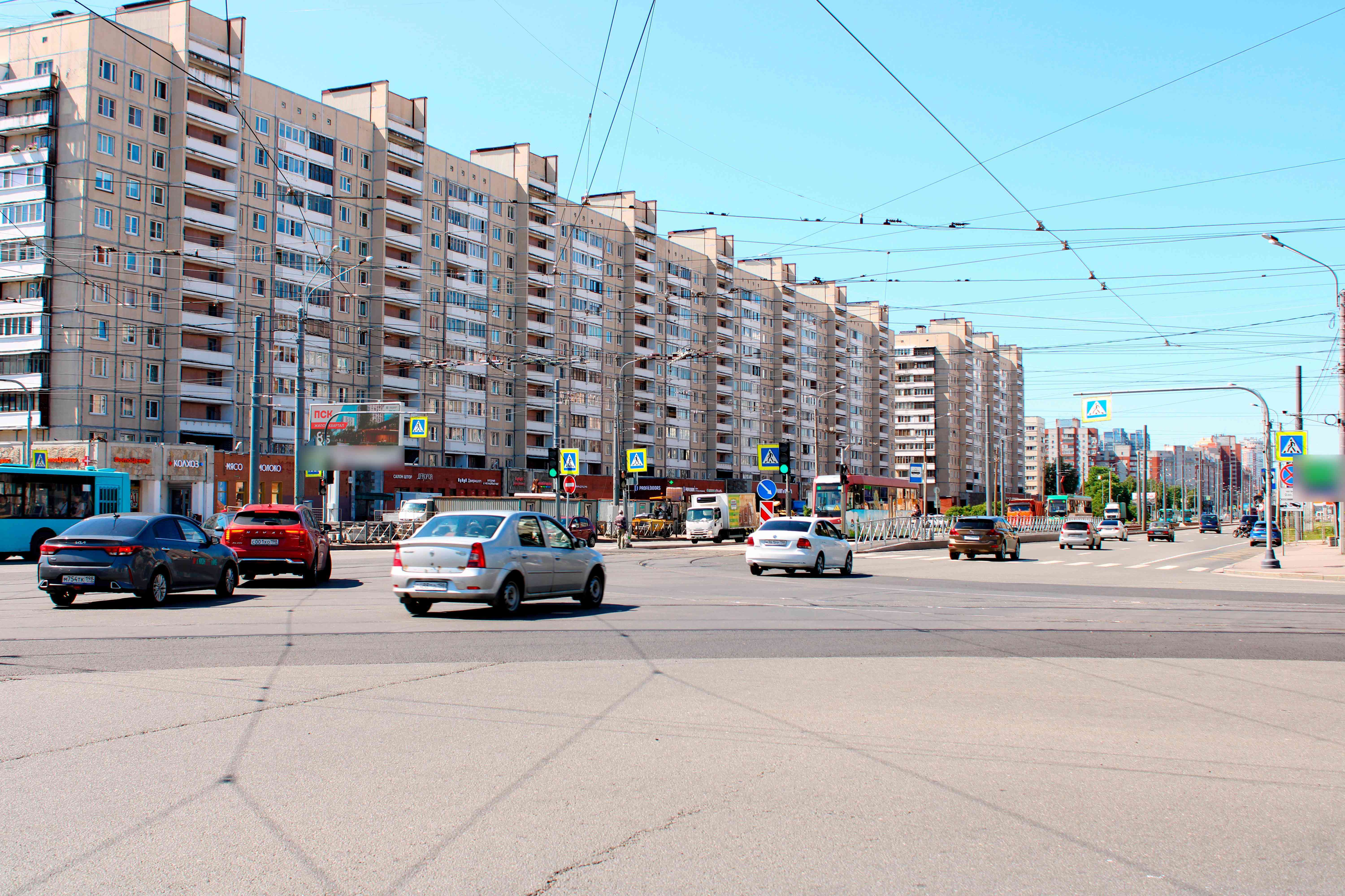 Фотография рекламного носителя, тип: Билборд 3x6, адрес: Просвещения пр-т., д.69 Х Светлановский пр-т., Санкт-Петербург, Россия. Сторона Б1 №703280