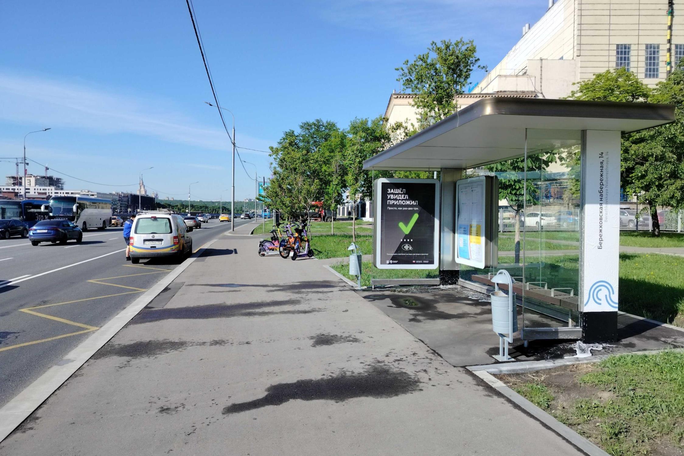 Фотография рекламного носителя, тип: Остановка 1.8x1.2, адрес: Бережковская наб., д.14, поз.2, Москва, Россия. Сторона А №581884