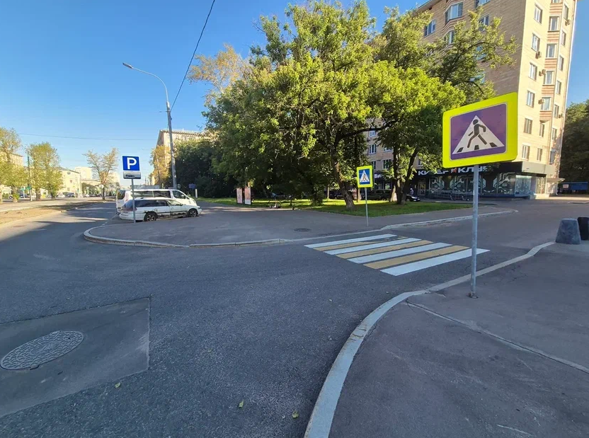 Фотография рекламного носителя, тип: Афиша 1.75x1.8, адрес: Ломоносовский пр-т., 15, поз.2, стенд 2, Москва, Россия. Сторона A №886941