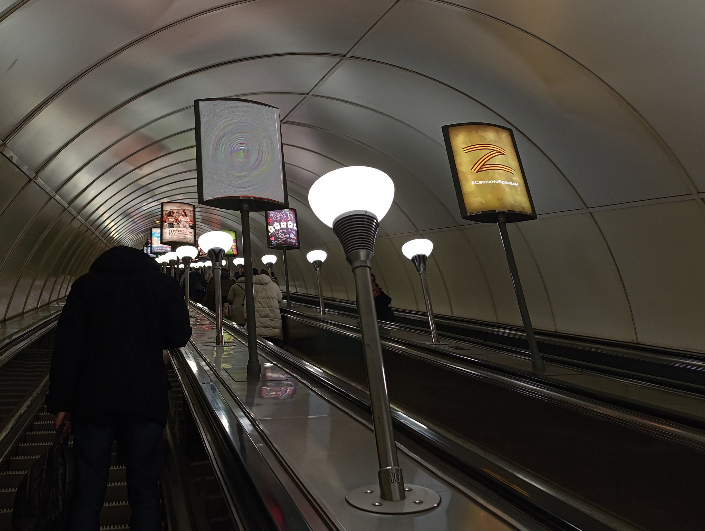 Фотография рекламного носителя, тип: Лайтбокс, адрес: Станция метро «Невский пр.», линия Московско-Петроградская, Санкт-Петербург, Россия. Сторона/вариант А №1606163