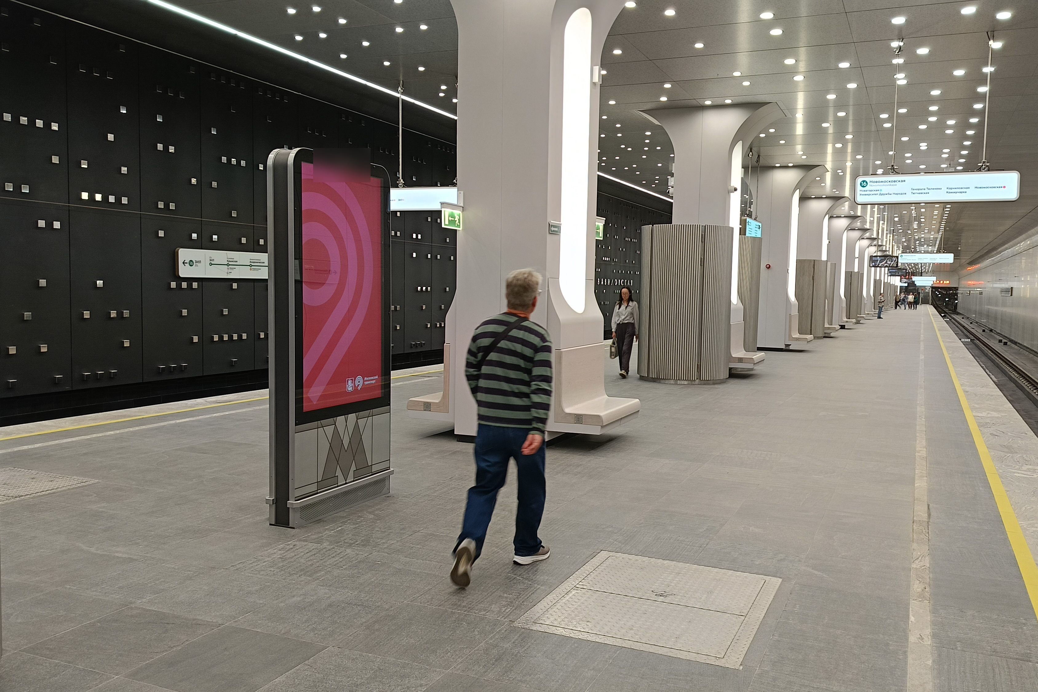 Фотография рекламного носителя, тип: Видеоэкран, адрес: Станция метро «Вавиловская», линия Троицкая, Москва, Россия. Сторона/вариант А2 №1405034