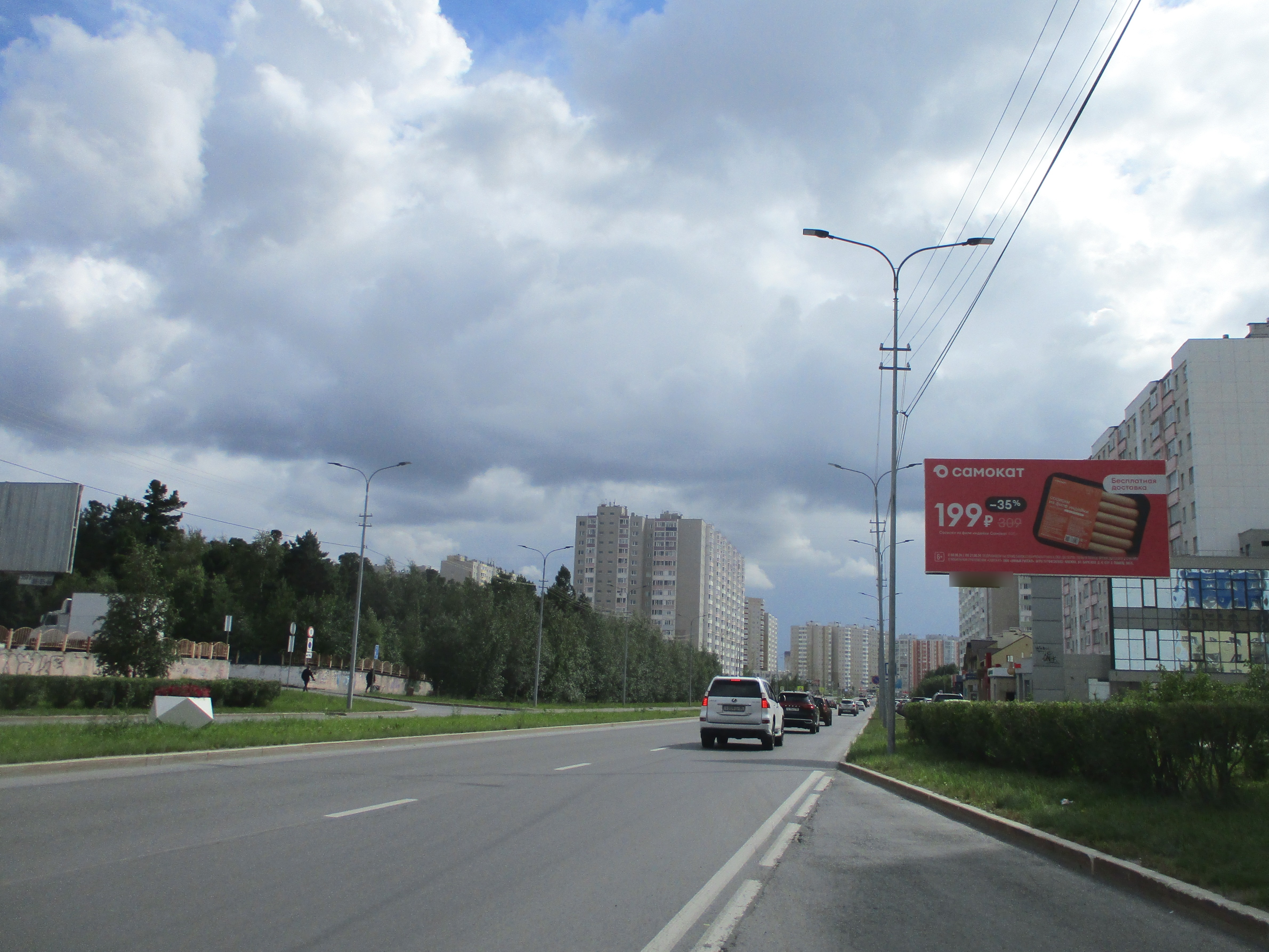 Фотография рекламного носителя, тип: Билборд 3x6, адрес: Иосифа Каролинского ул., д.15, Сургут, Ханты-Мансийский автономный округ – Югра, Россия. Сторона А №937920
