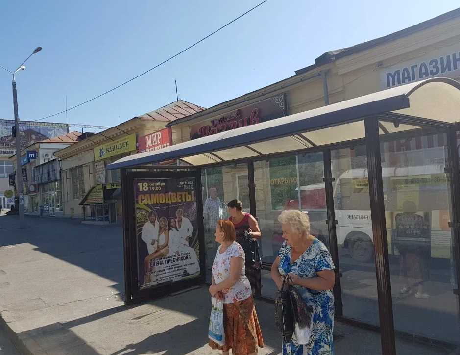 Фотография рекламного носителя, тип: Остановка 1.8x1.2, адрес: Платовский пр-т., д.67, Новочеркасск, Ростовская область, Россия. Сторона A №1371267