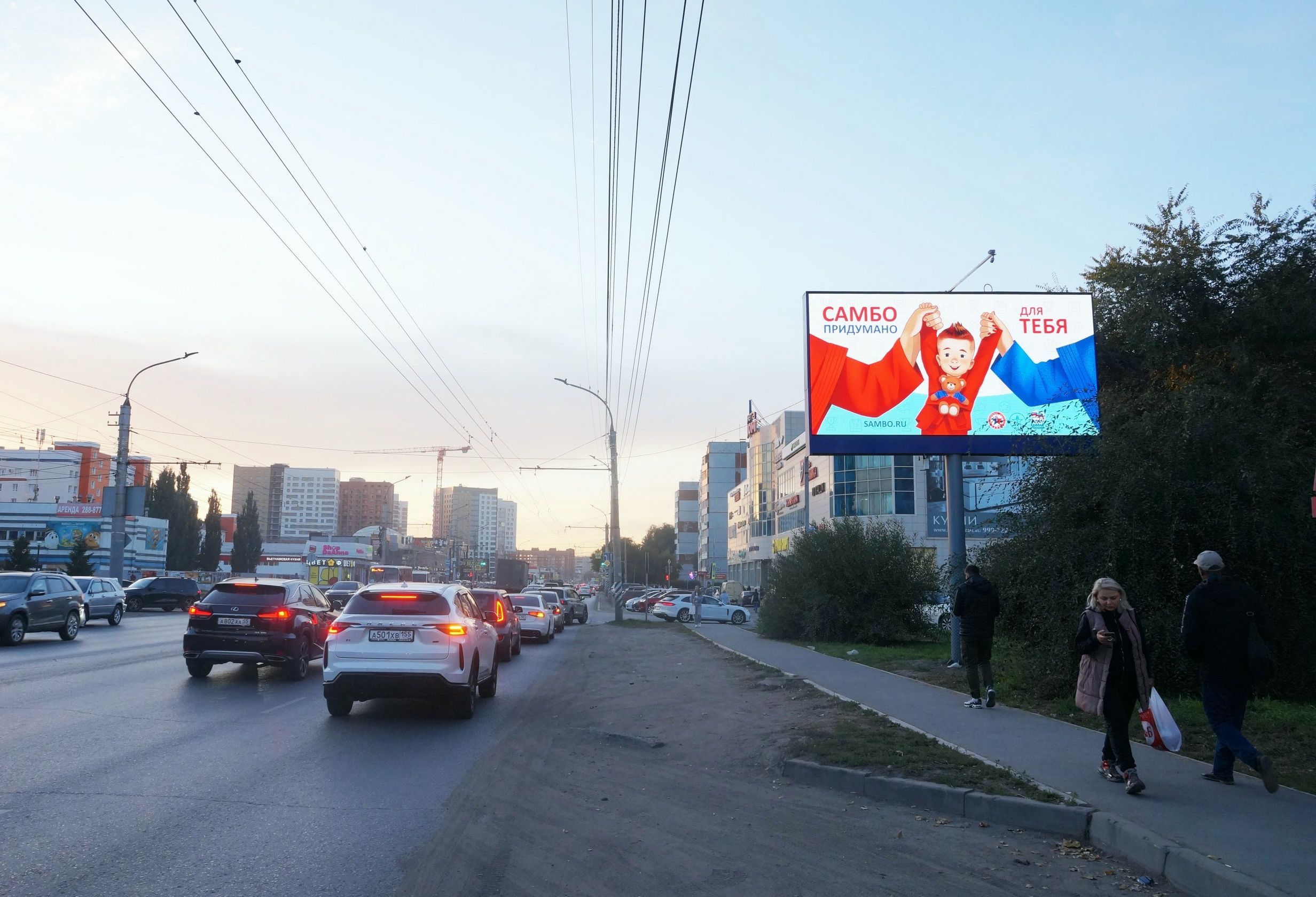 Фотография рекламного носителя, тип: Билборд 3x6, адрес: 70 Лет Октября ул., д.14 Х Дмитриева ул., Омск, Омская область, Россия. Сторона А1 №419470