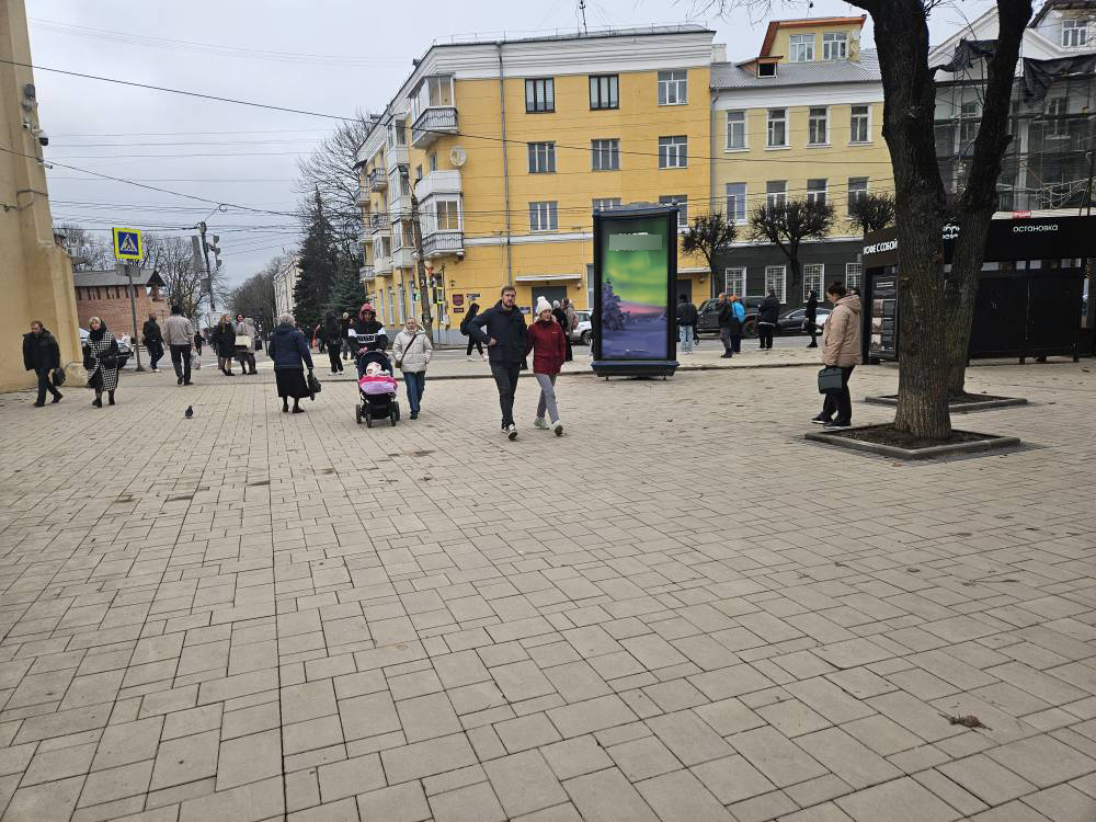 Фотография рекламного носителя, тип: Пилон, адрес: Октябрьской Революции ул. Х Дзержинского ул., Смоленск, Смоленская область, Россия. Сторона Б №1327925