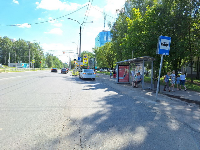 Фотография рекламного носителя, тип: Остановка 1.8x1.2, адрес: Курчатова ул., д.32, Обнинск, Калужская область, Россия. Сторона A1-A5 №629515
