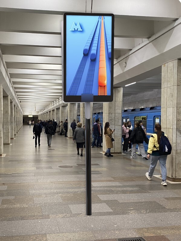 Фотография рекламного носителя, тип: Видеоэкран, адрес: Станция метро «Студенческая», линия Ленинская линия, Новосибирск, Новосибирская область, Россия. Сторона/вариант А1 №1419874