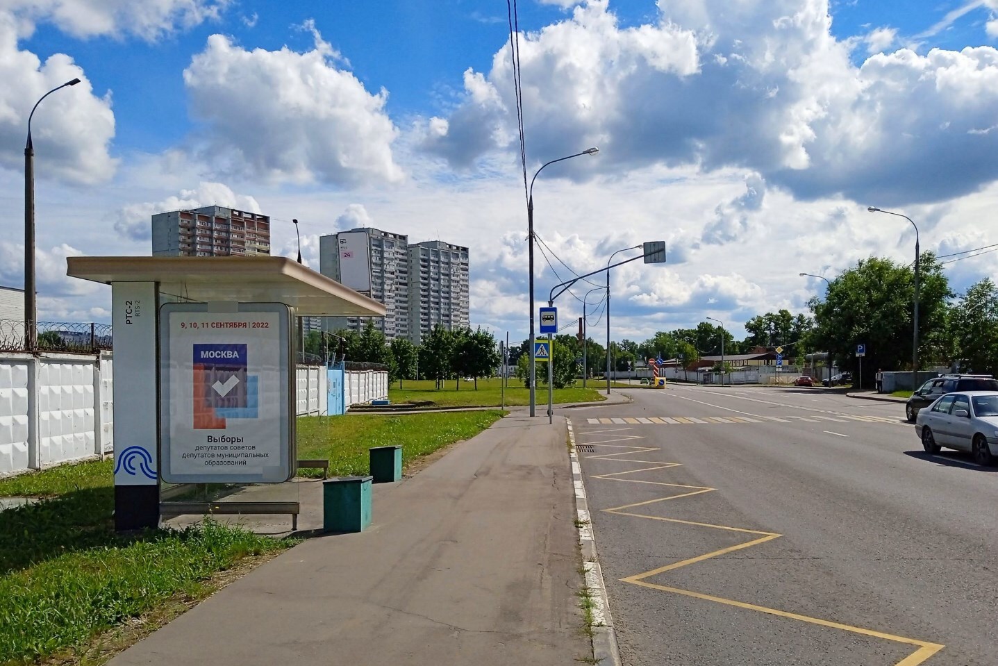 Фотография рекламного носителя, тип: Остановка 1.8x1.2, адрес: Алабушевская ул., д.2, стр.1, Зеленоград, Москва, Россия. Сторона Б №801830